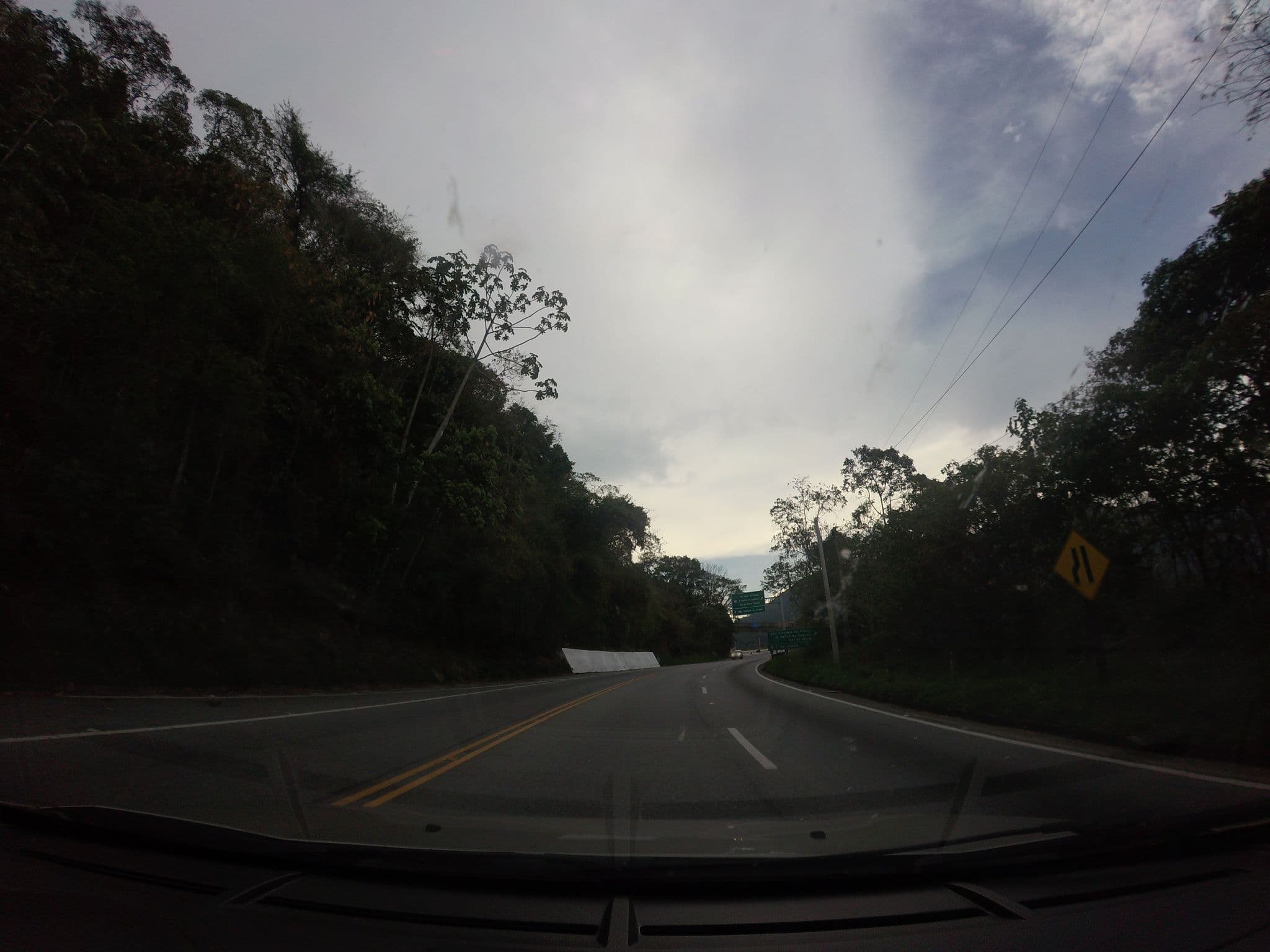 Street view near Pousada e Restaurante Vila Serra da Luz, Santo Antônio do Pinhal — © andersoal (CC BY-SA · Mapillary)