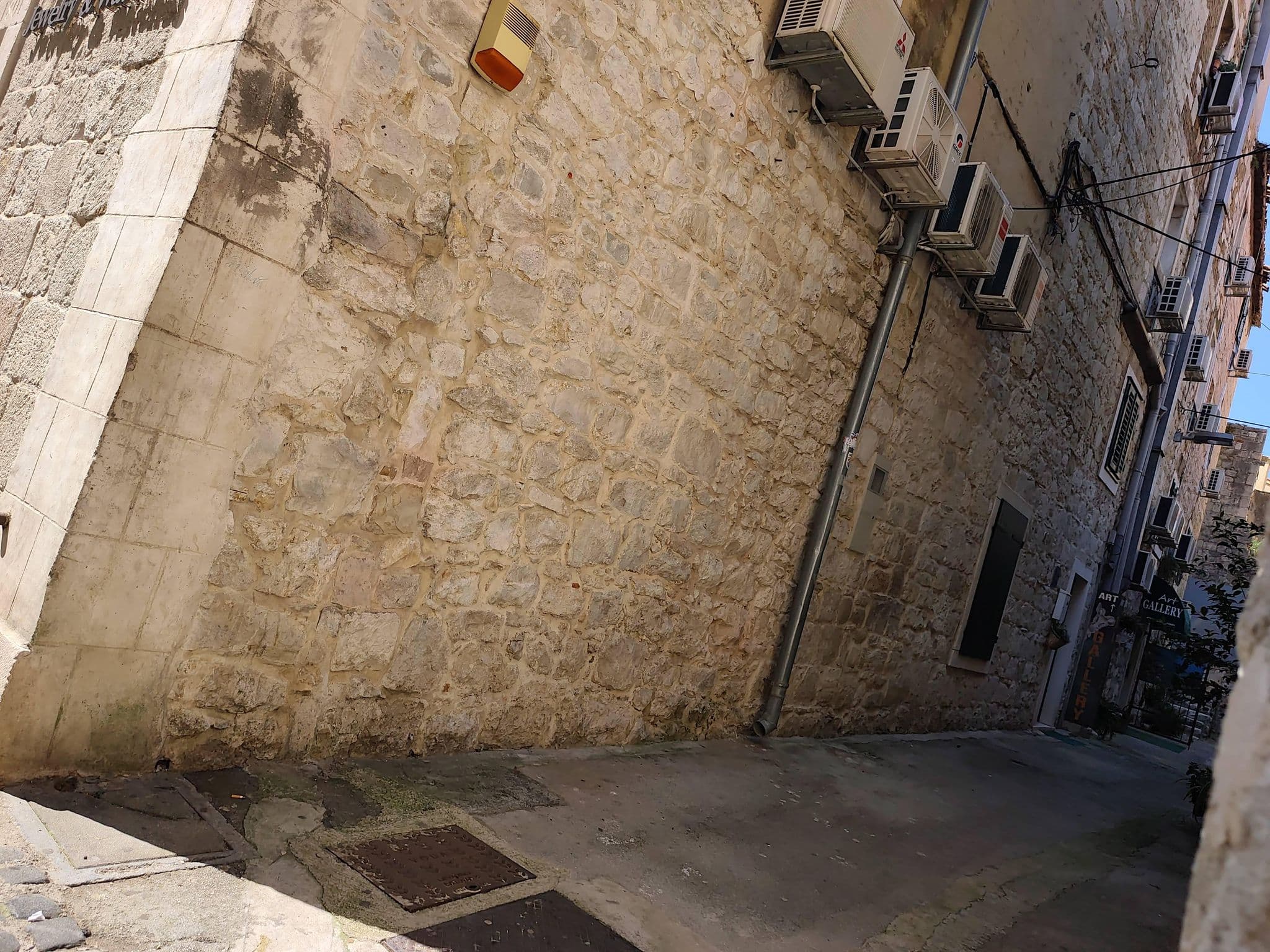 Street view near After dark, Split — © Duro (CC BY-SA · Mapillary)