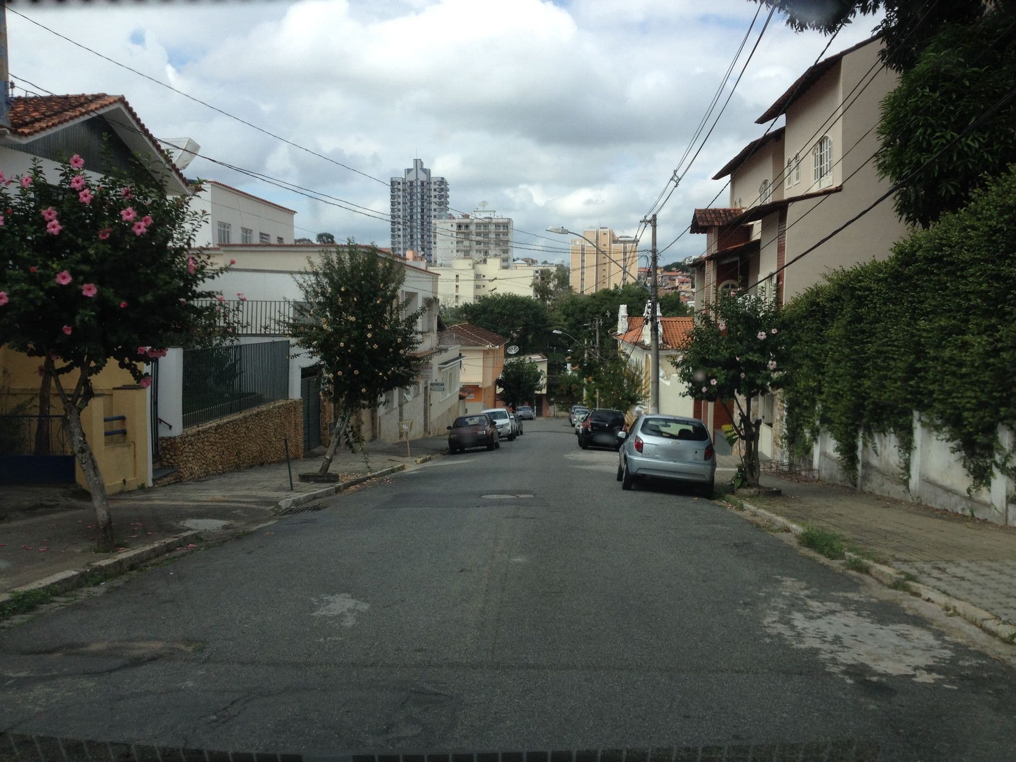 Street view near Pousada Filipenses, Caxambu — © jglacerda (CC BY-SA · Mapillary)