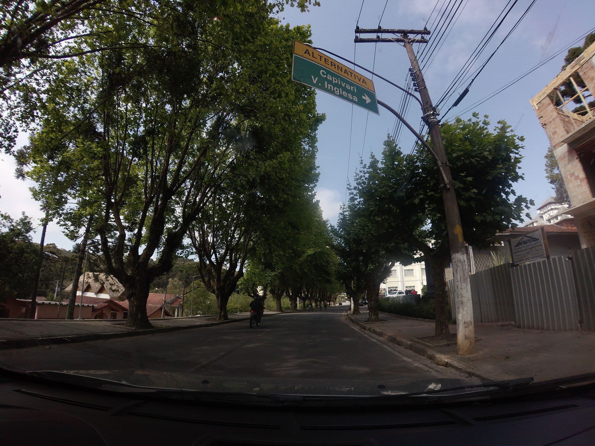 Street view near Pousada Villa Agi, Campos do Jordão — © andersoal (CC BY-SA · Mapillary)