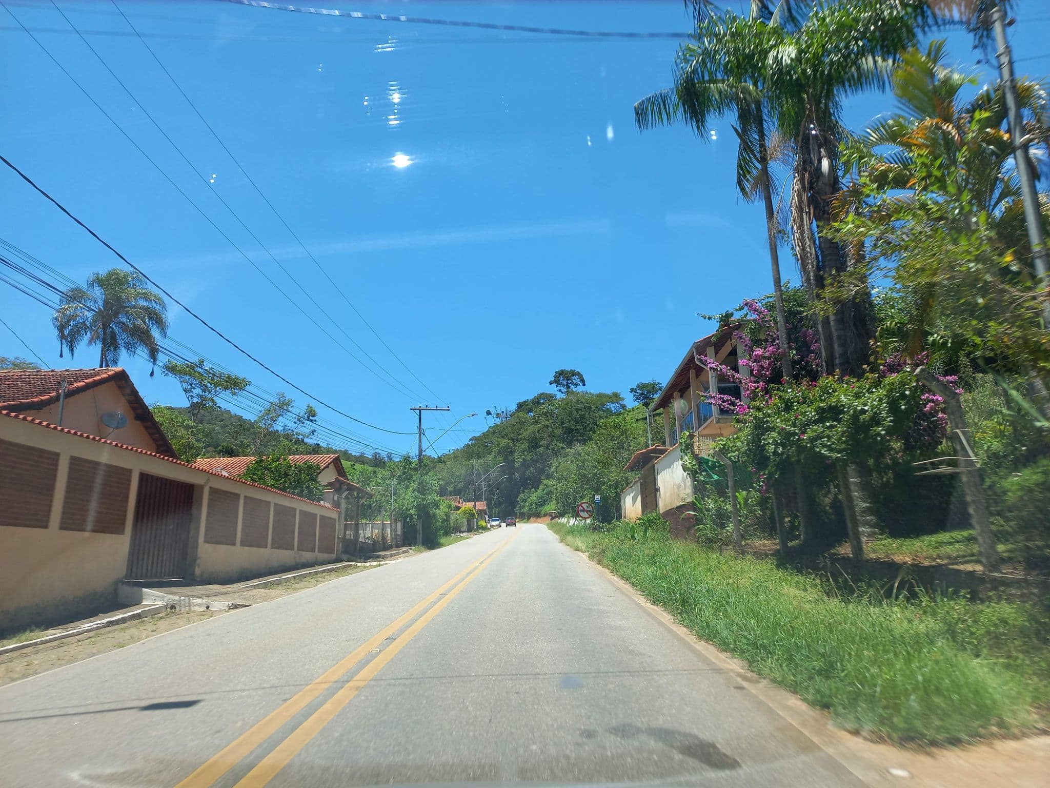 Street view near Pousada Castelinho, Delfim Moreira — © and_eng (CC BY-SA · Mapillary)