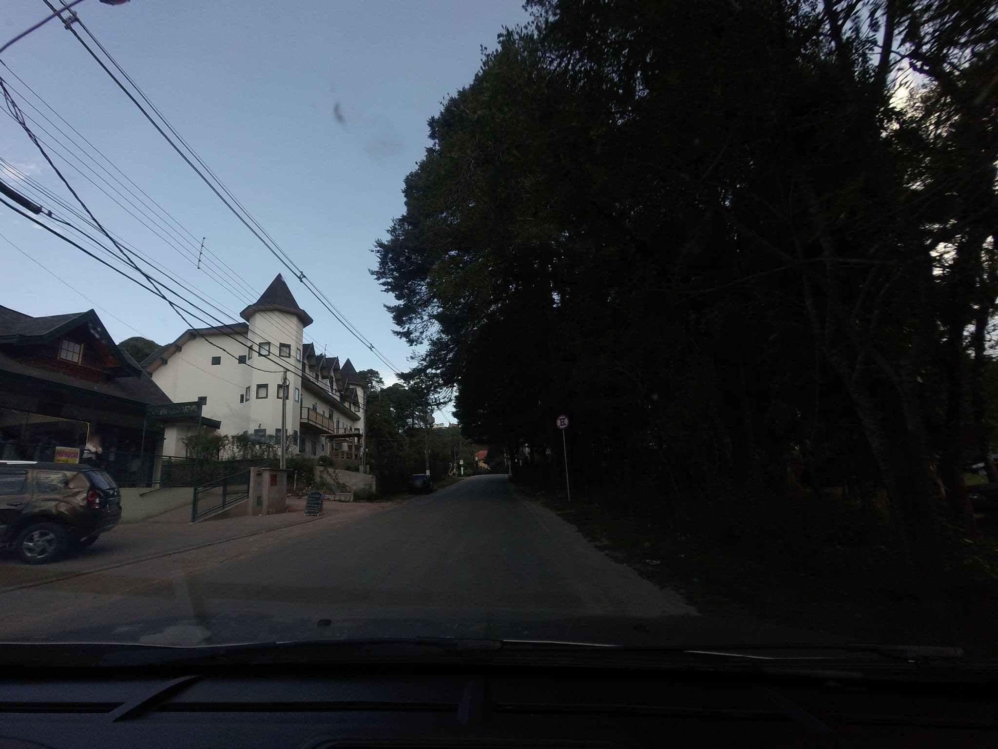 Street view near Pousada Piazzale, Campos do Jordão — © andersoal (CC BY-SA · Mapillary)