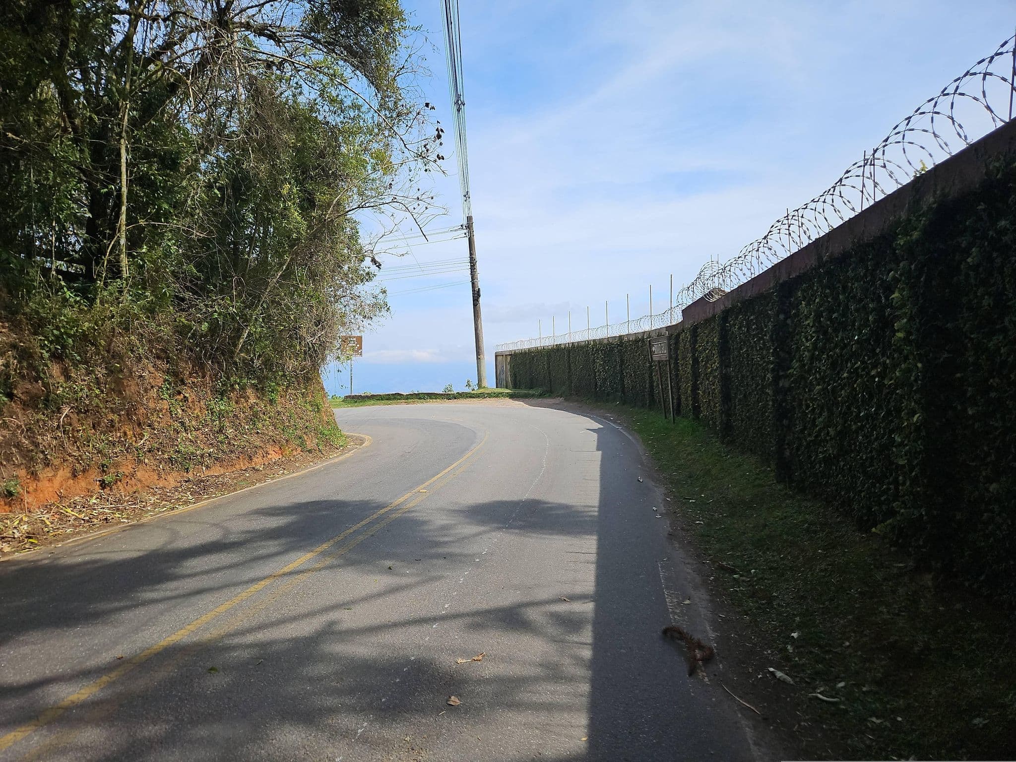 Street view near Hotel Le Refuge, Campos do Jordão — © erickdeoliveiraleal (CC BY-SA · Mapillary)