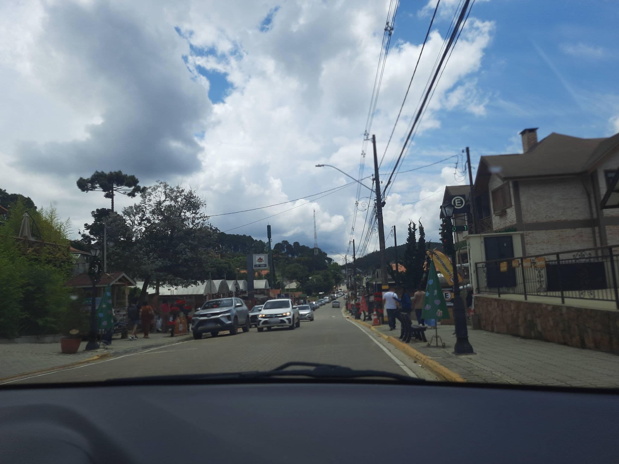 Street view near Pousada Pedra Partida, Monte Verde — © alemenezes (CC BY-SA · Mapillary)