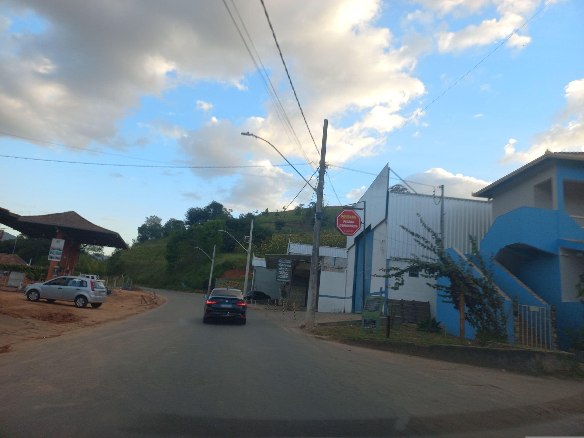 Street view near Pousada Parada Obrigatória, Cristina — © and_eng (CC BY-SA · Mapillary)