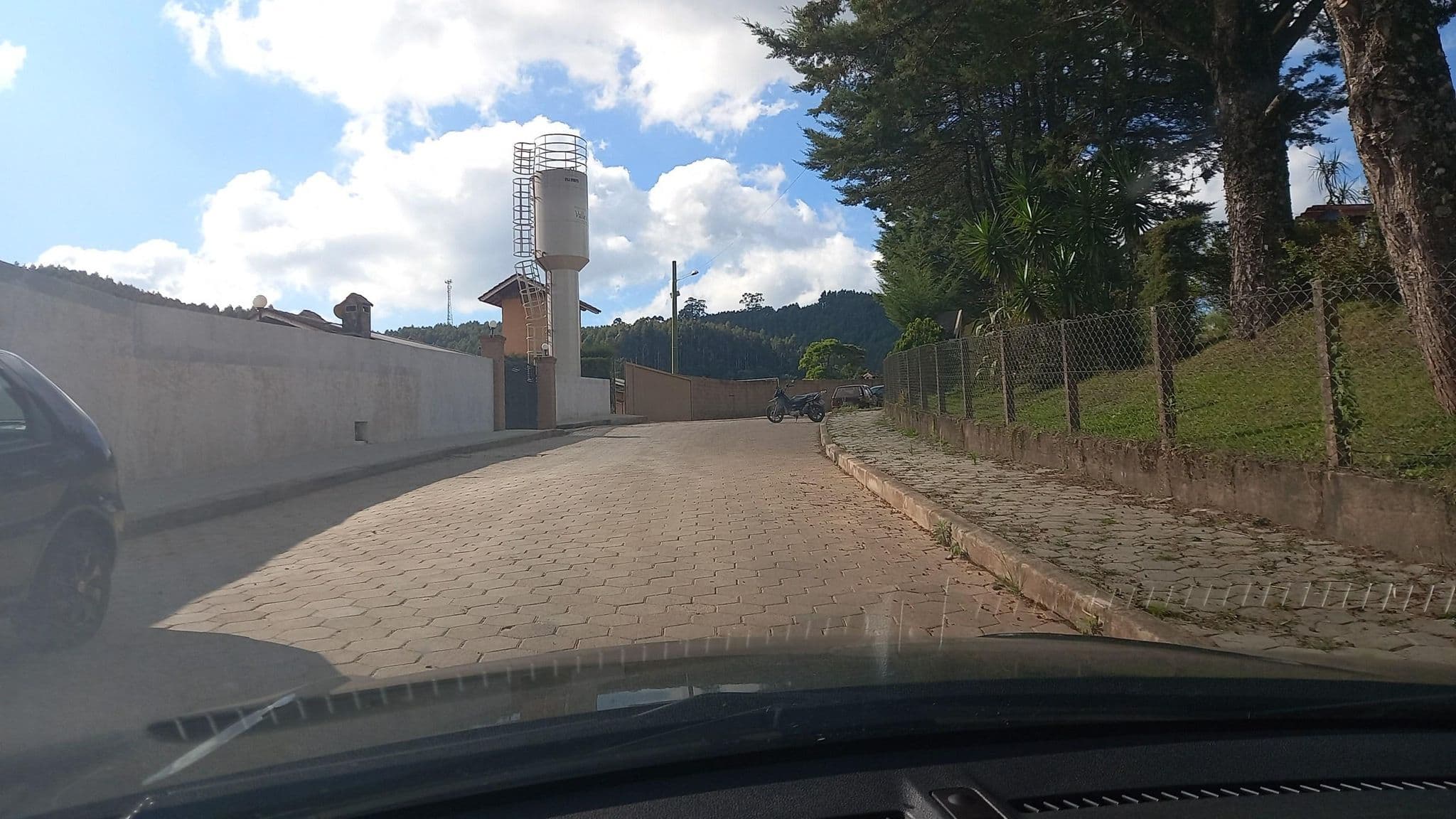 Street view near Quarto 402 Luxo, Hotel Saint Michel, Monte Verde — © gchiorato (CC BY-SA · Mapillary)