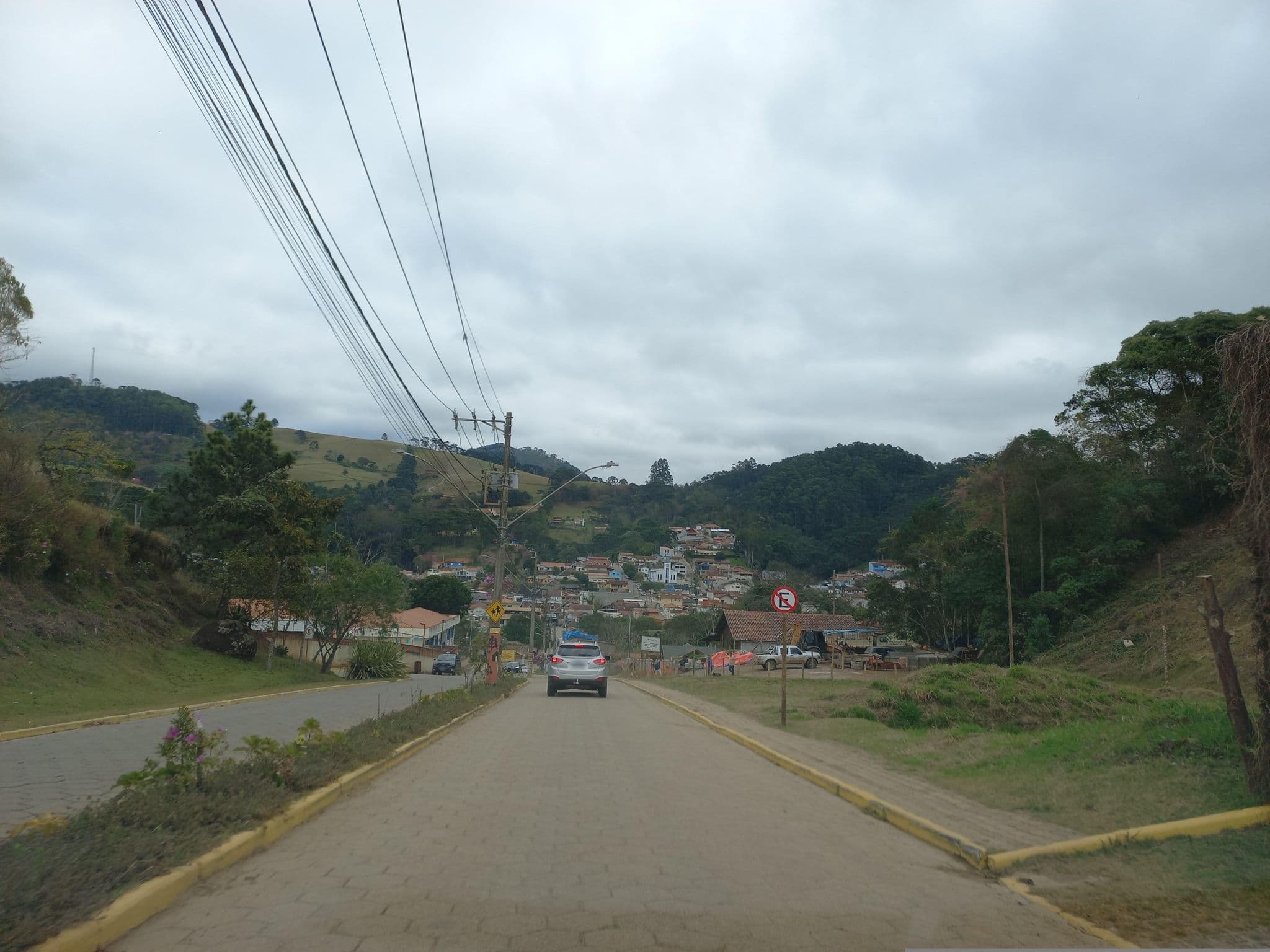Street view near Pousada Vila Khepri, Gonçalves — © and_eng (CC BY-SA · Mapillary)