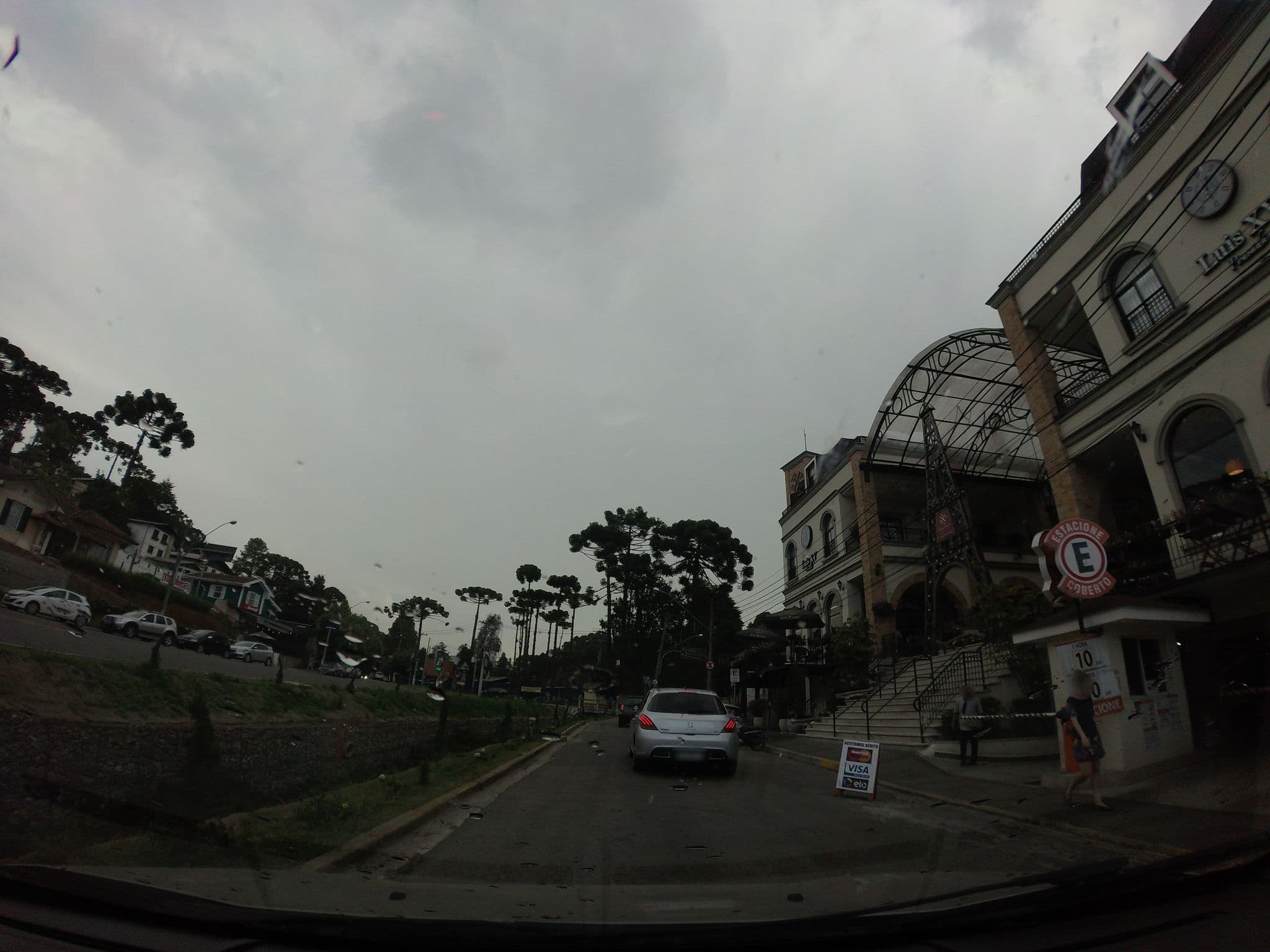 Street view near Pousada Luis XV, Campos do Jordão — © andersoal (CC BY-SA · Mapillary)