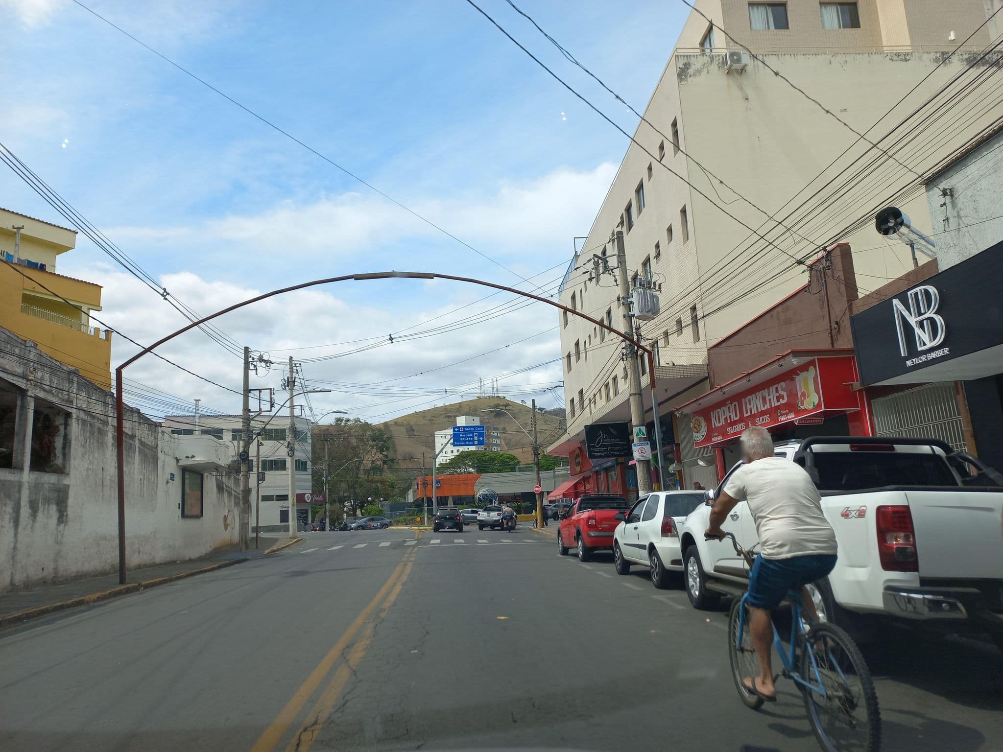 Street view near Hotel Poeta Flat, Itajubá — © and_eng (CC BY-SA · Mapillary)