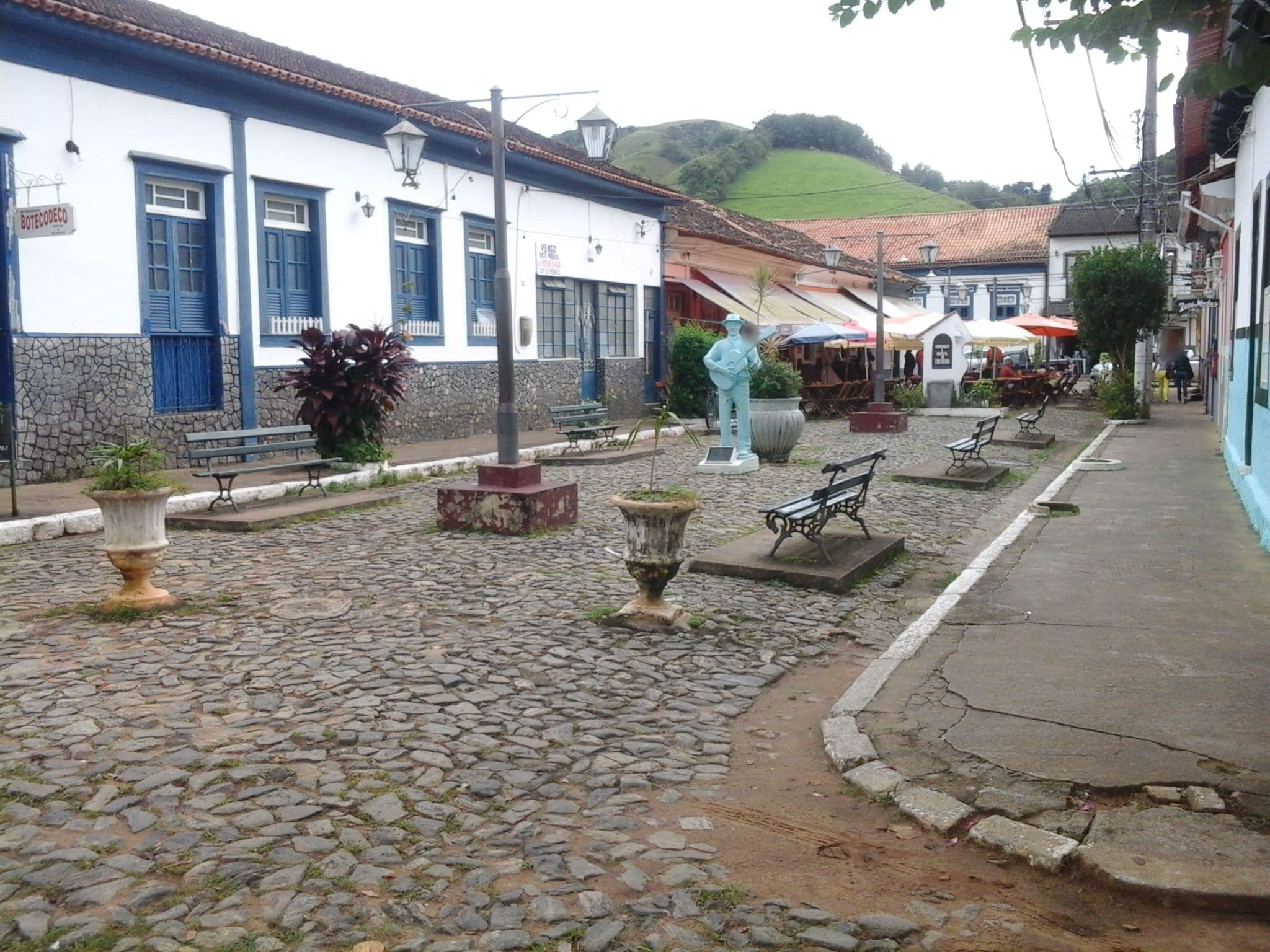 Street view near Casa Do Sandrinho Pousada Em Conservatória, Barra do Piraí — © linhares (CC BY-SA · Mapillary)