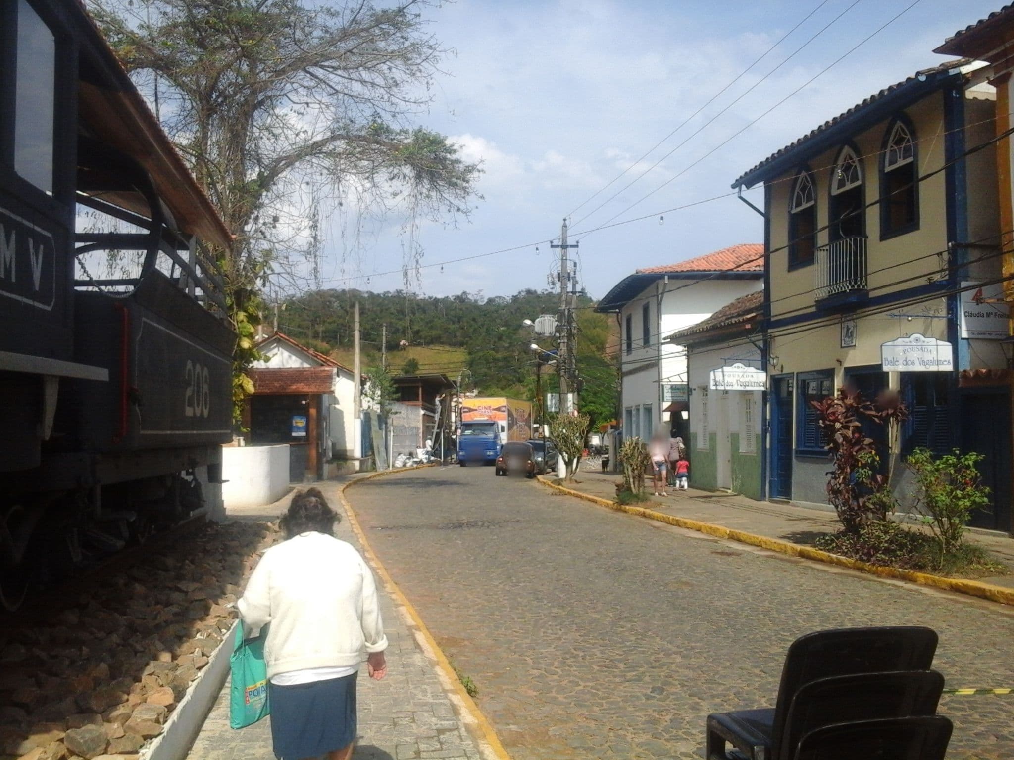 Street view near Pousada Balé Dos Vagalumes, Barra do Piraí — © linhares (CC BY-SA · Mapillary)