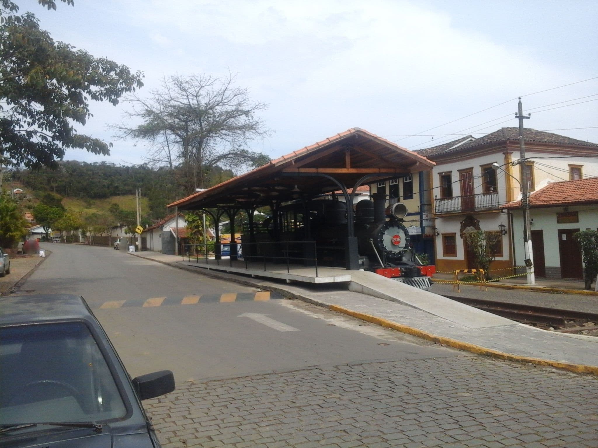 Street view near Hotel Villa Real, Barra do Piraí — © linhares (CC BY-SA · Mapillary)