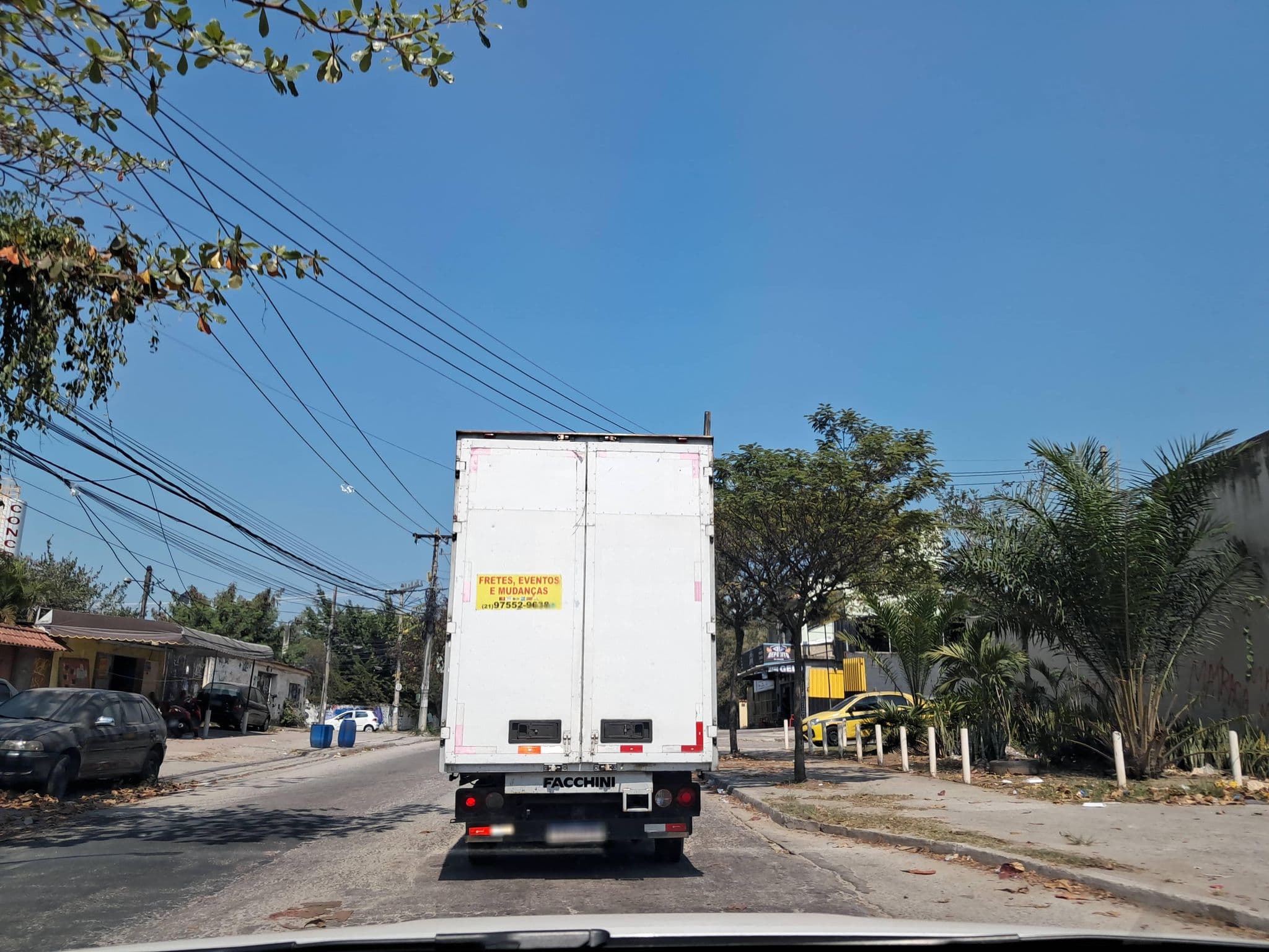 Street view near Casa Das Primas, Barra da Tijuca — © enzostana (CC BY-SA · Mapillary)