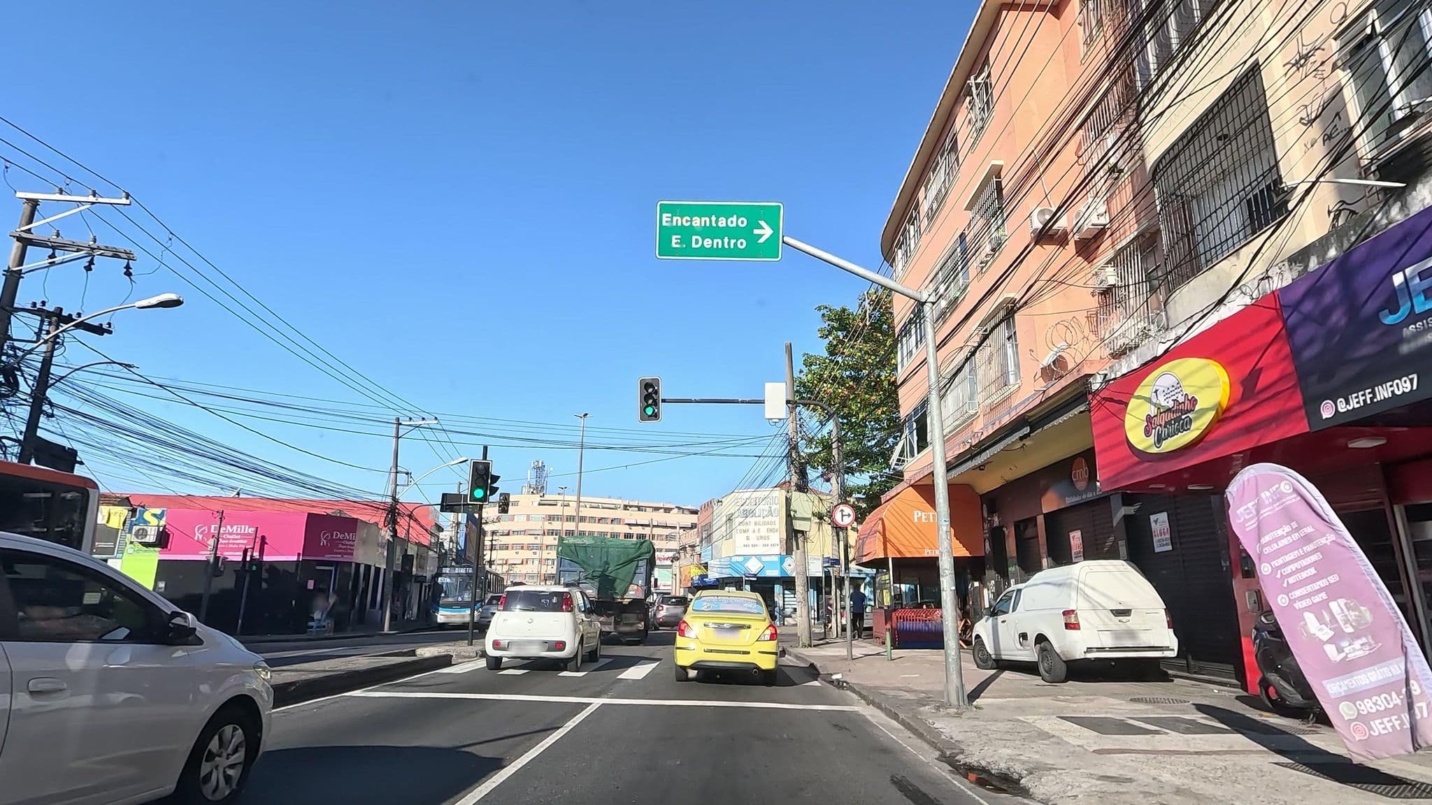 Street view near Casa Do Vizinho (403), Estácio — © Malu25 (CC BY-SA · Mapillary)