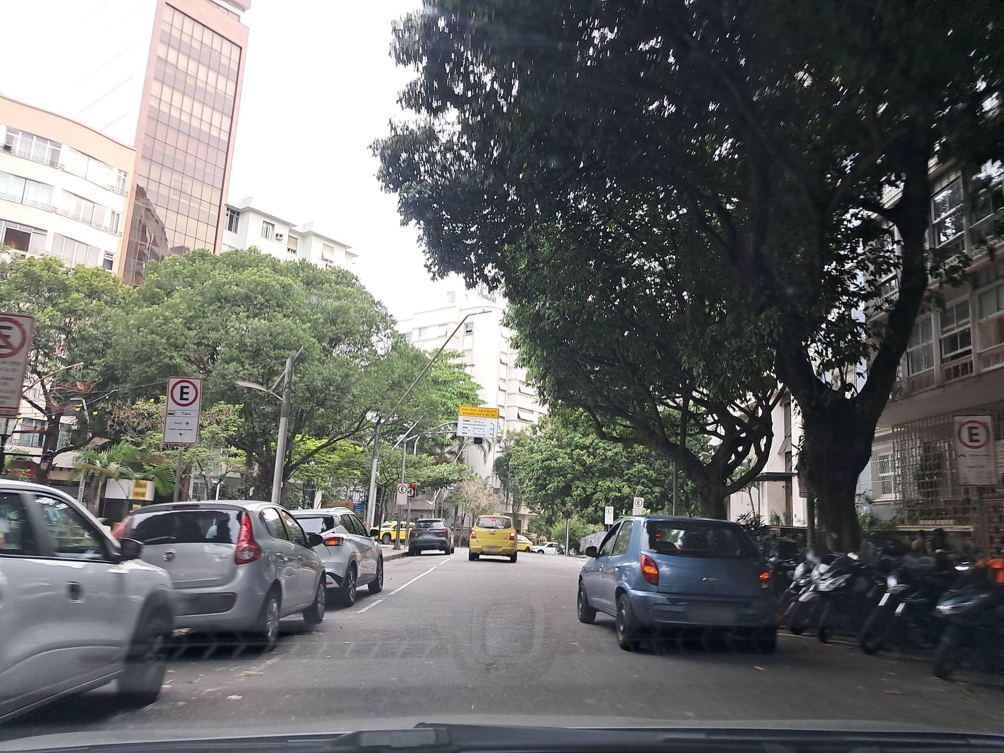 Street view near Leblon Inn Residence Service, Leblon — © enzostana (CC BY-SA · Mapillary)