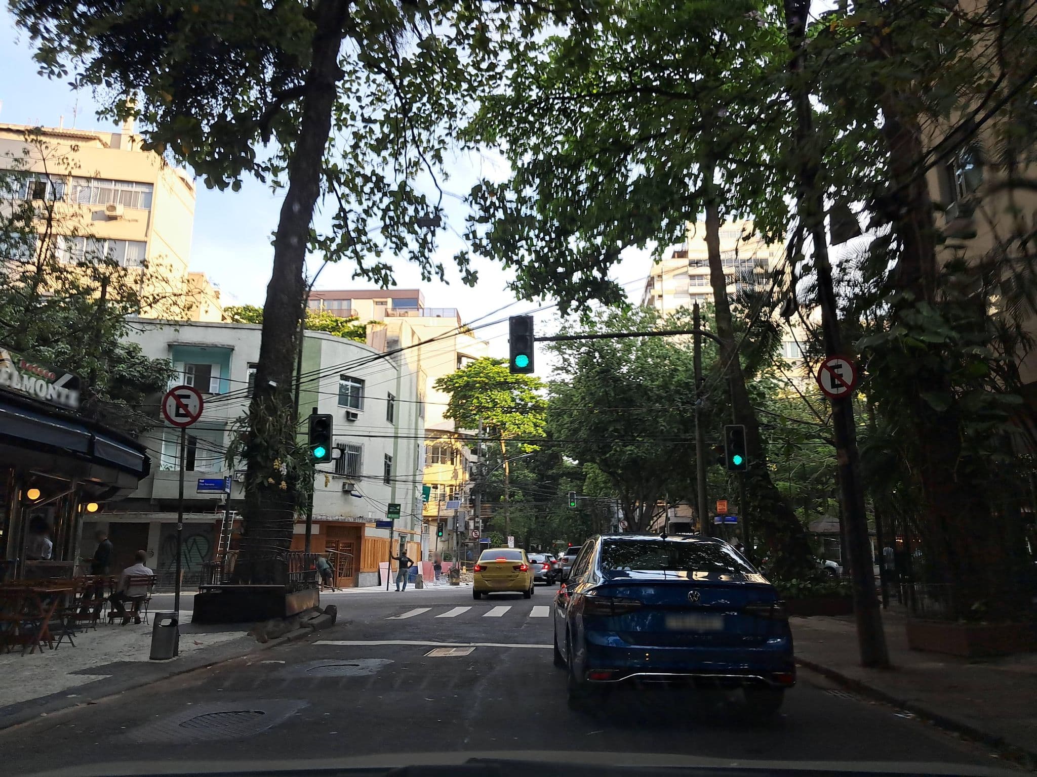 Street view near Fátima Macintyre Guesthouse, Leblon — © Malu25 (CC BY-SA · Mapillary)