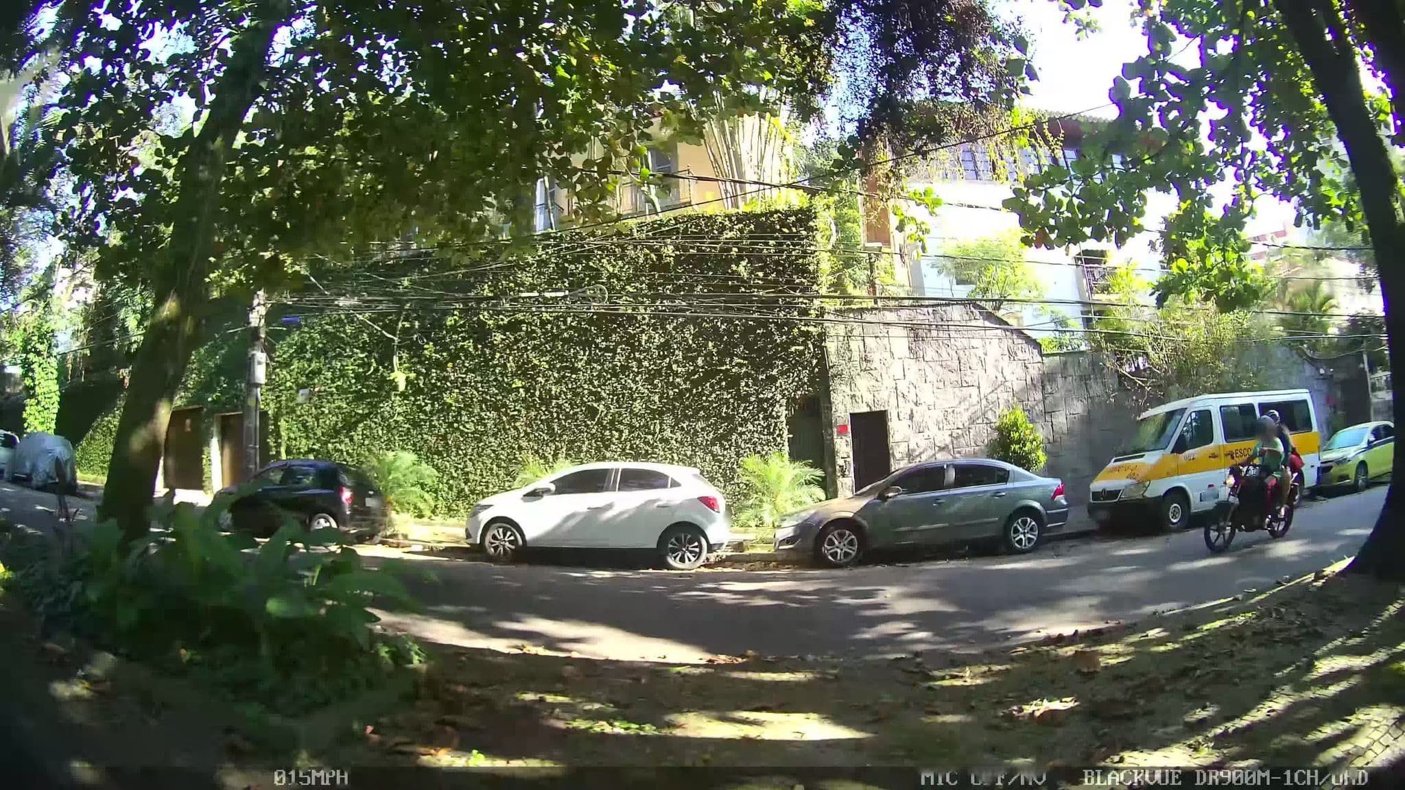 Street view near Tropical Hills Design Mansion, Rocinha — © kaart_1 (CC BY-SA · Mapillary)