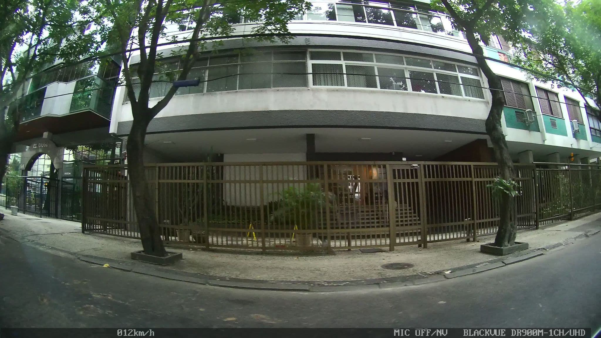 Street view near The Trend, Leblon — © kaart_1 (CC BY-SA · Mapillary)