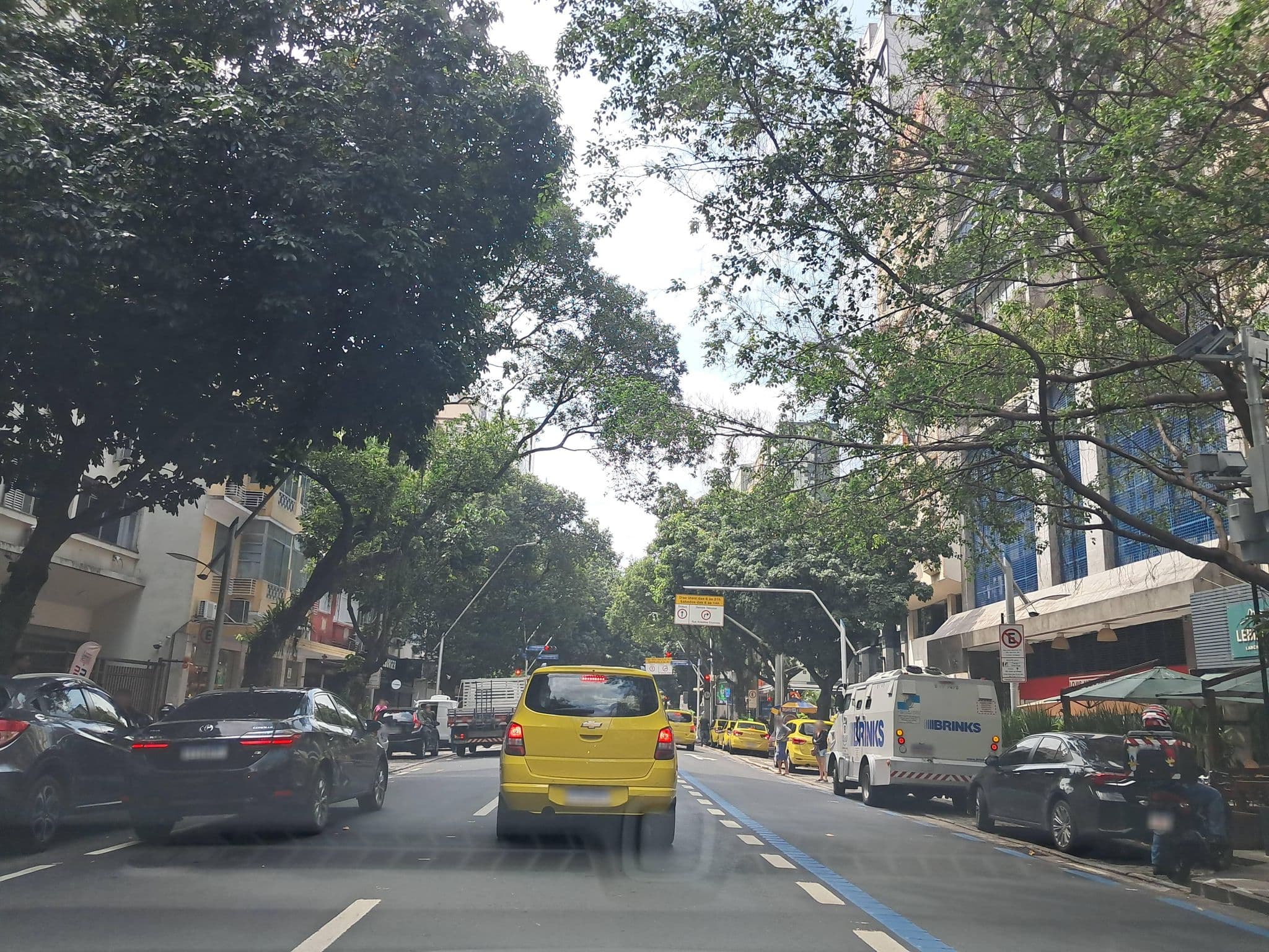 Street view near Ritz Plaza Hotel, Leblon — © enzostana (CC BY-SA · Mapillary)