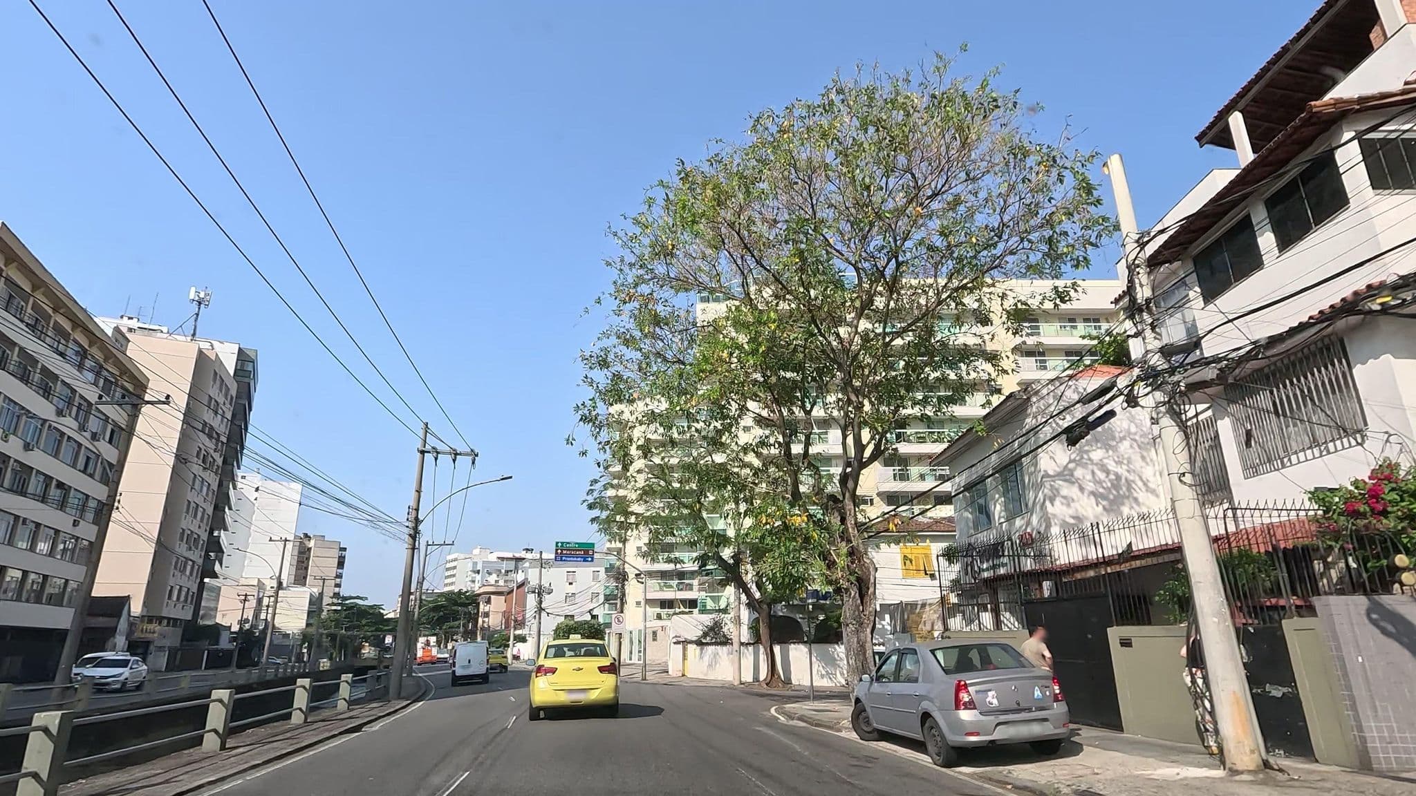 Street view near Guará Praia Hotel, Estácio — © enzostana (CC BY-SA · Mapillary)