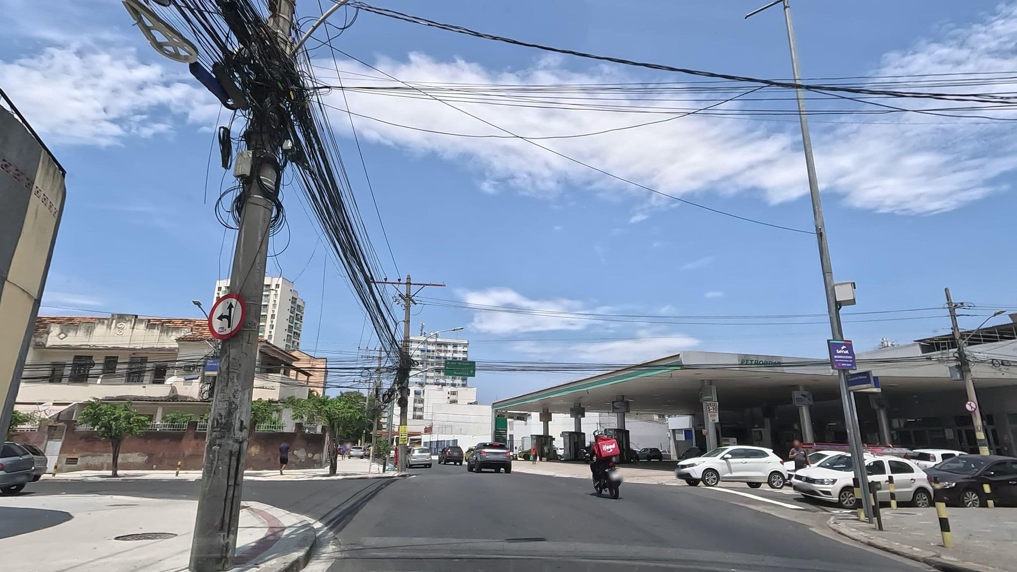 Street view near Bed & Breakfast da Ilha, Gamboa — © Malu25 (CC BY-SA · Mapillary)