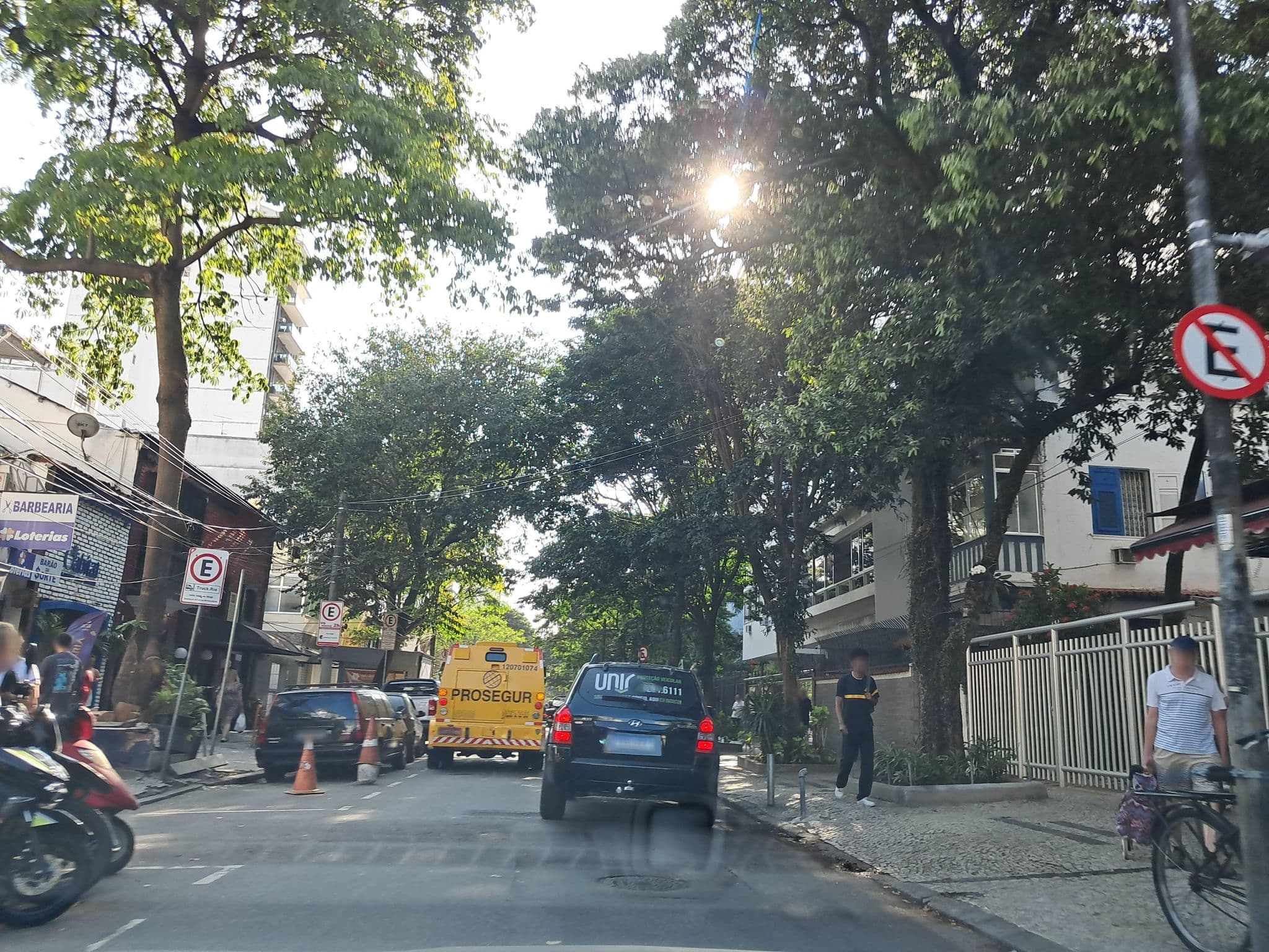 Street view near Harmonia Hostel, Ipanema — © enzostana (CC BY-SA · Mapillary)
