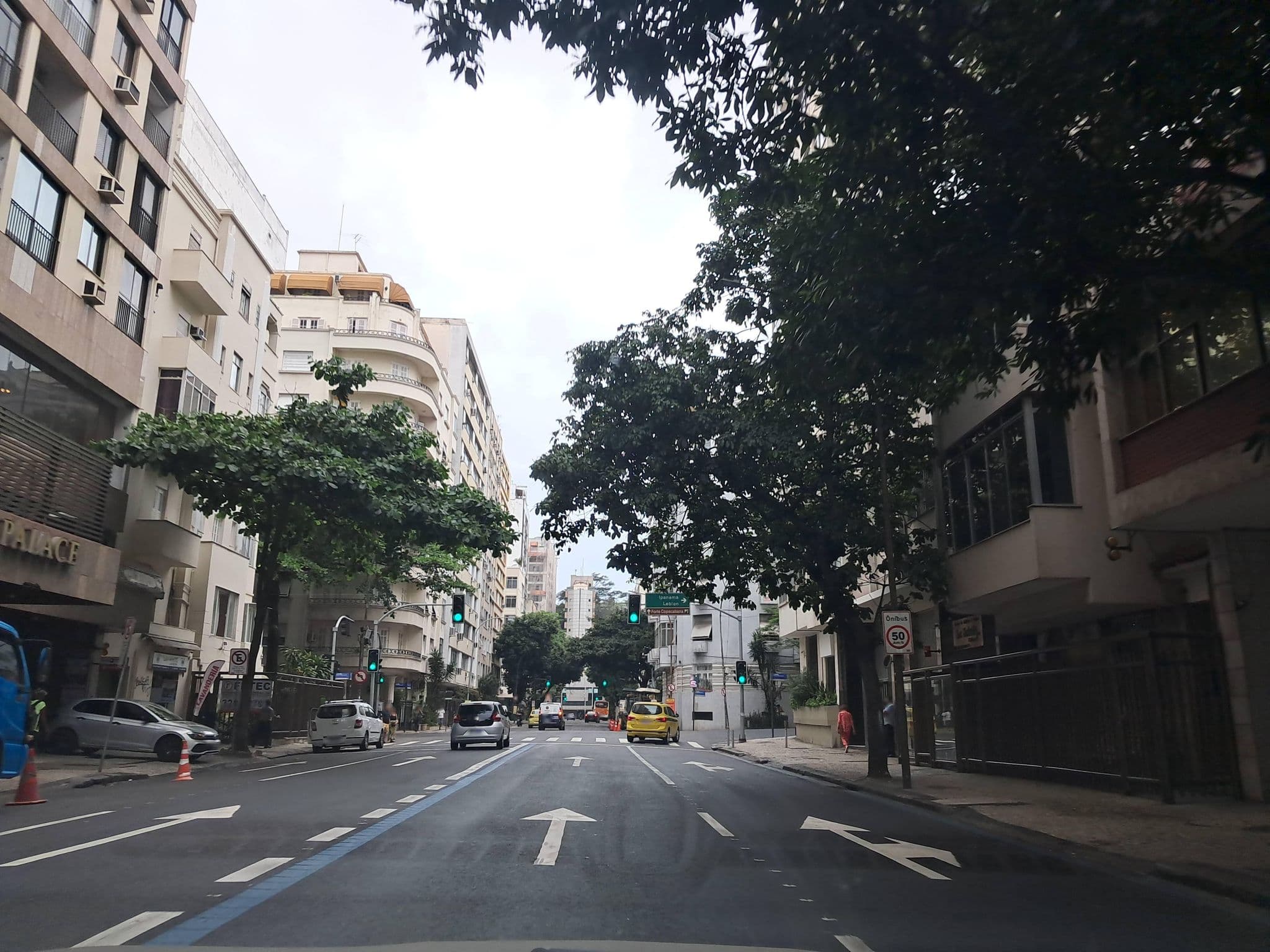 Street view near Linkhouse Atlantic Palace, Ipanema — © Malu25 (CC BY-SA · Mapillary)
