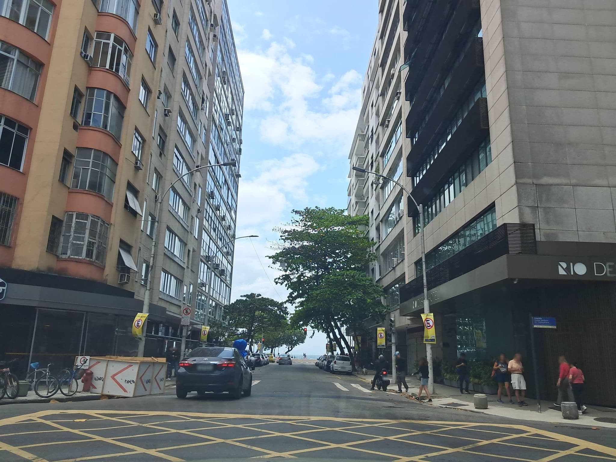 Street view near Rio Design Hotel, Ipanema — © enzostana (CC BY-SA · Mapillary)