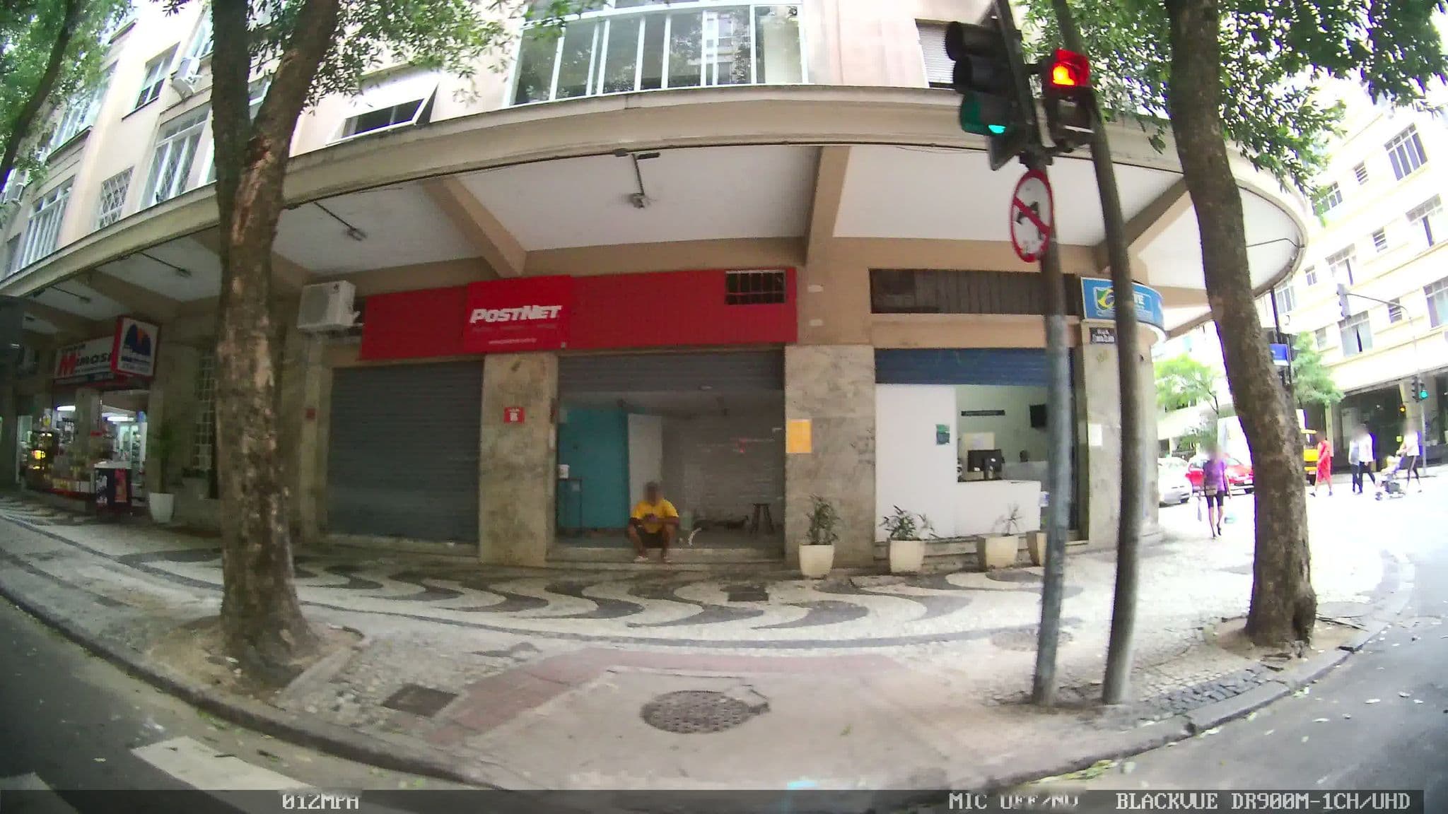 Street view near Hotel Mirador roof top swimming pool, Copacabana — © kaart_1 (CC BY-SA · Mapillary)