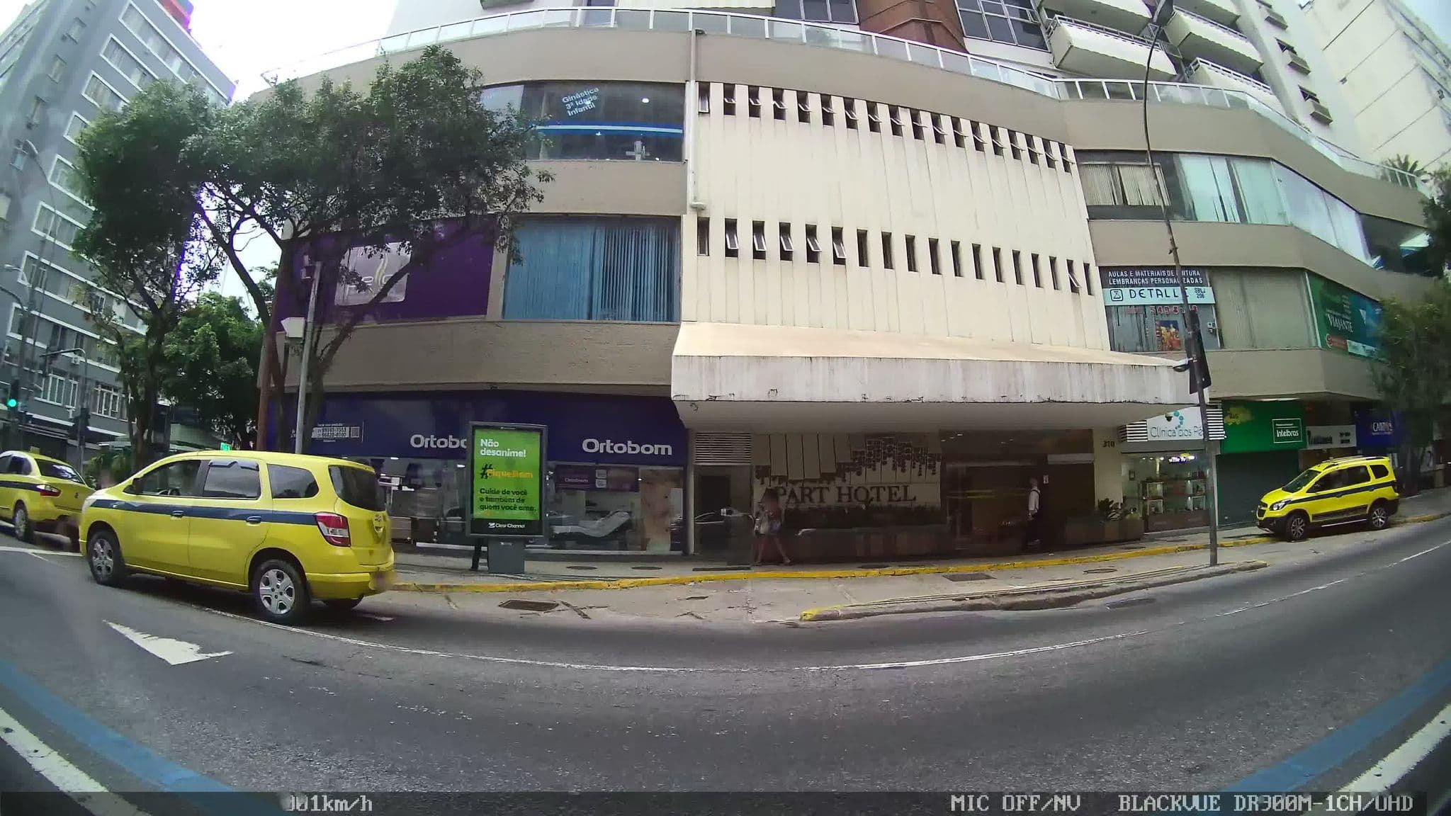 Street view near Shopping Apart Hotel, Copacabana — © kaart_1 (CC BY-SA · Mapillary)