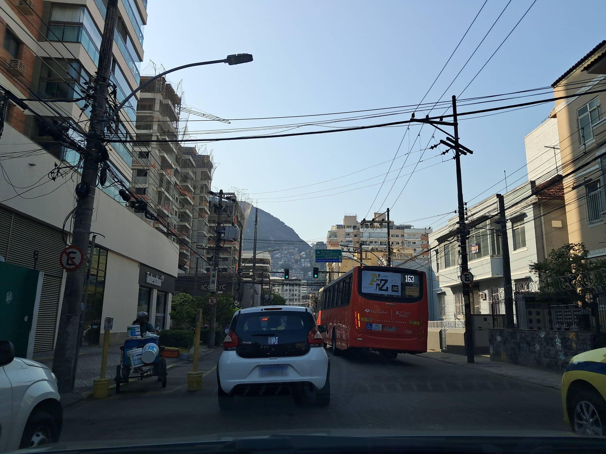 Street view near Bed & Breakfast Vila de Botafogo, Copacabana — © Malu25 (CC BY-SA · Mapillary)