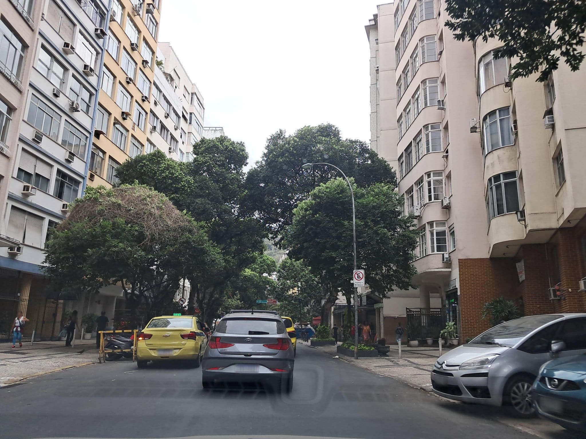 Street view near Caminha Quentinha (Filial Copacabana), Copacabana — © Malu25 (CC BY-SA · Mapillary)