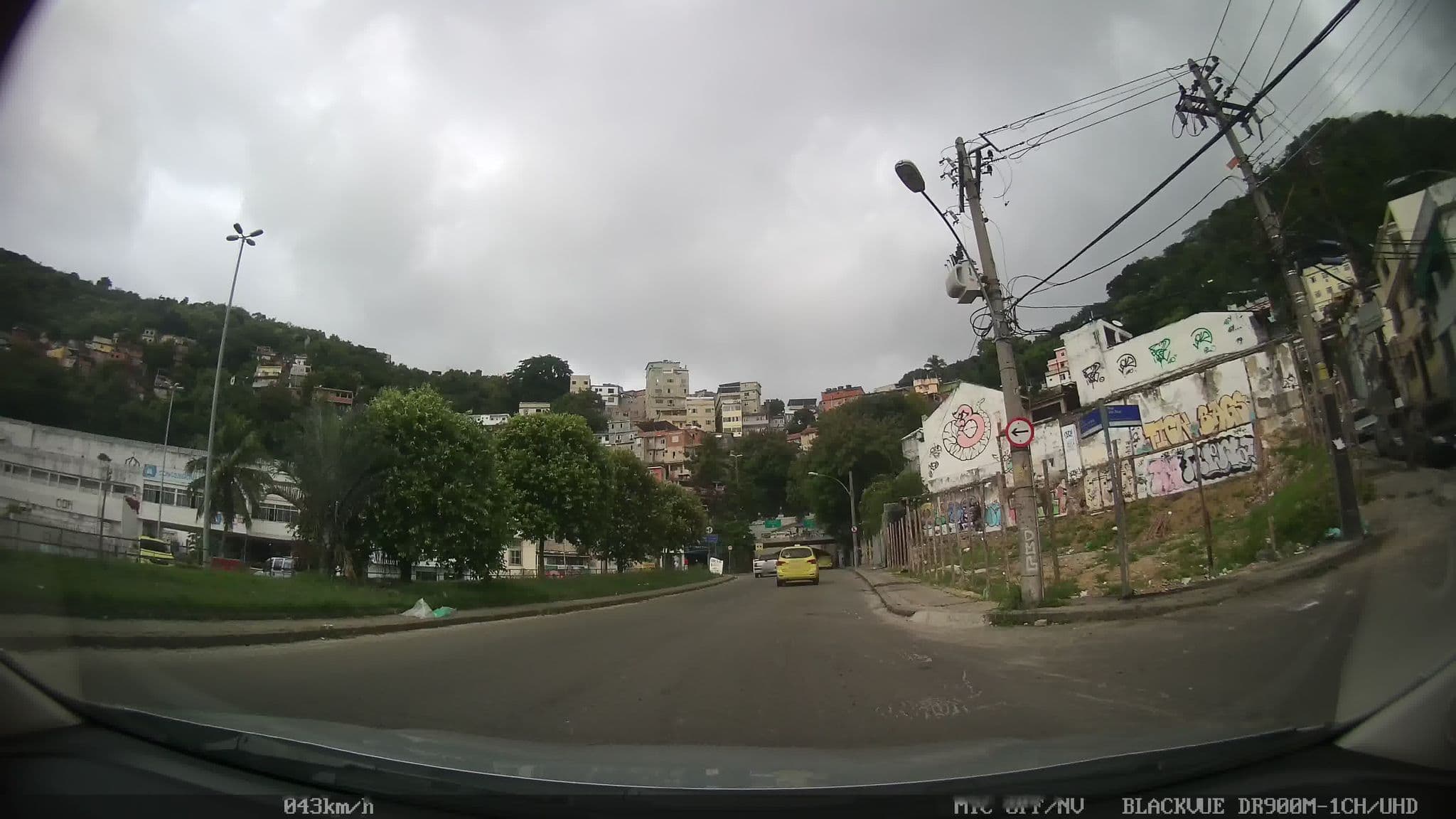 Street view near Albergue da Tia Neuza, Copacabana — © kaart_1 (CC BY-SA · Mapillary)