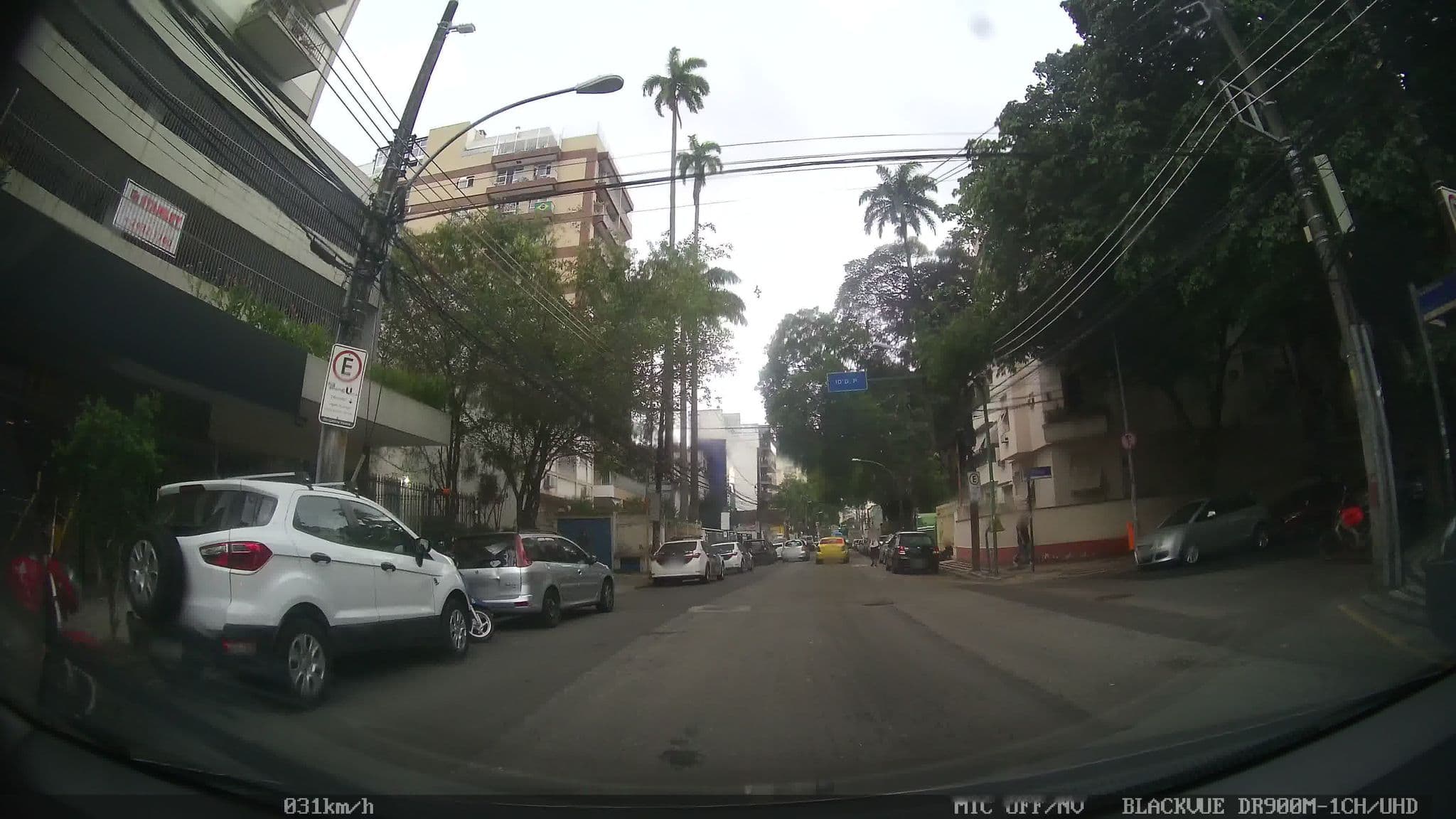 Street view near Cortiço Hostel, Copacabana — © kaart_2 (CC BY-SA · Mapillary)