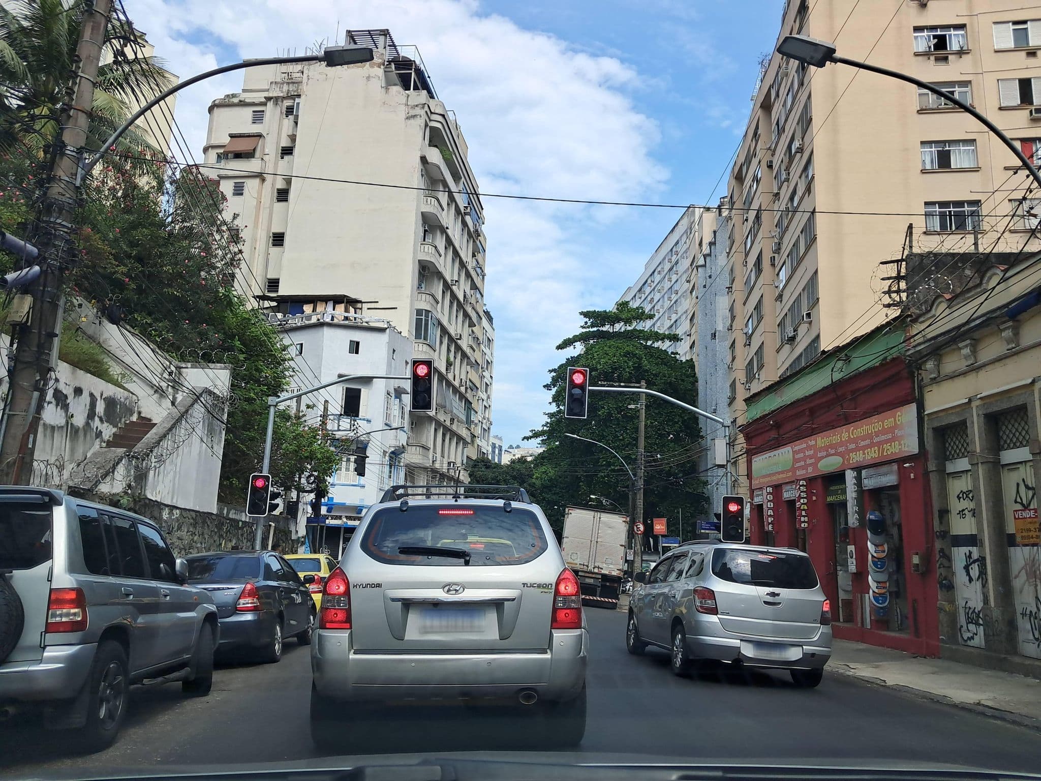 Street view near Best Rio Hostel, Copacabana — © enzostana (CC BY-SA · Mapillary)