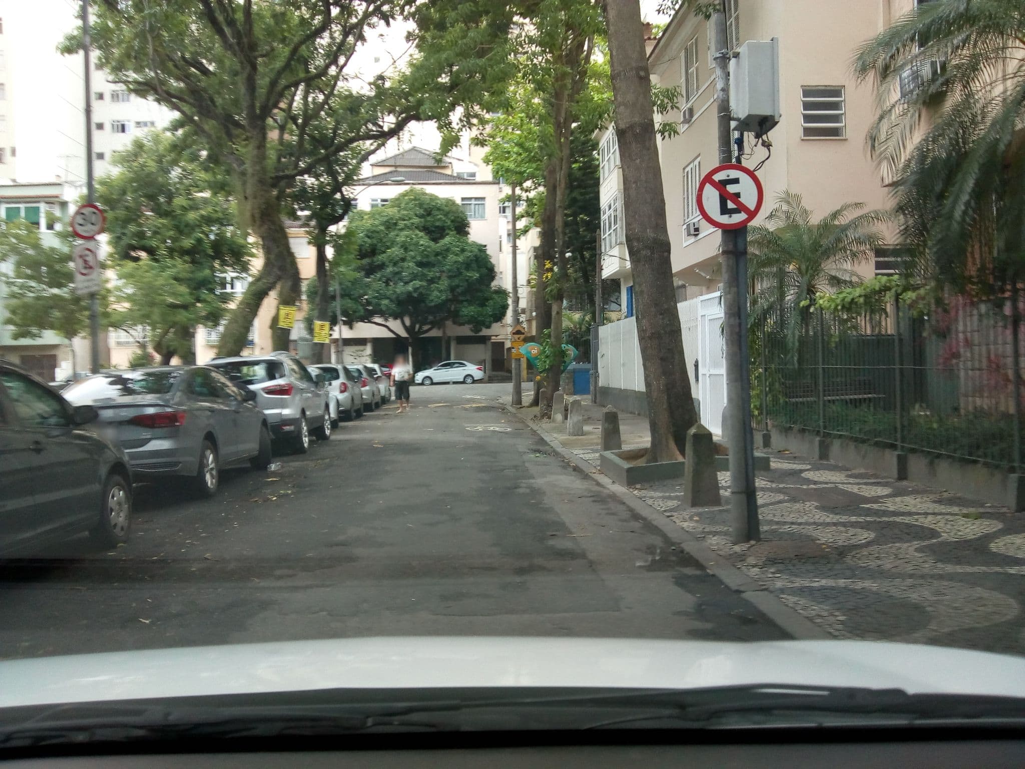 Street view near Hostel Jucati, Copacabana — © marciosampaio (CC BY-SA · Mapillary)