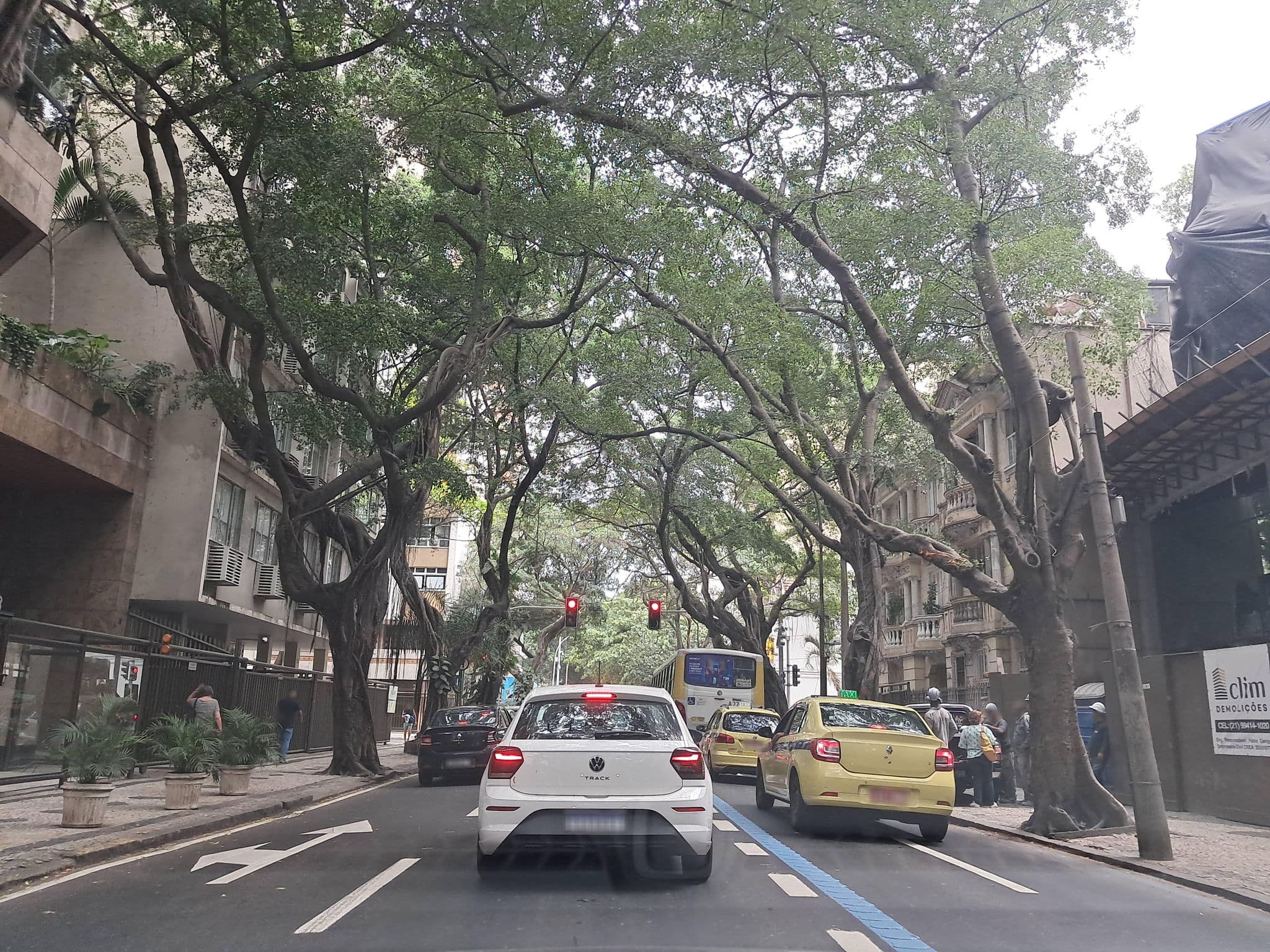 Street view near Hotel Own Ipanema Visconti, Ipanema — © enzostana (CC BY-SA · Mapillary)