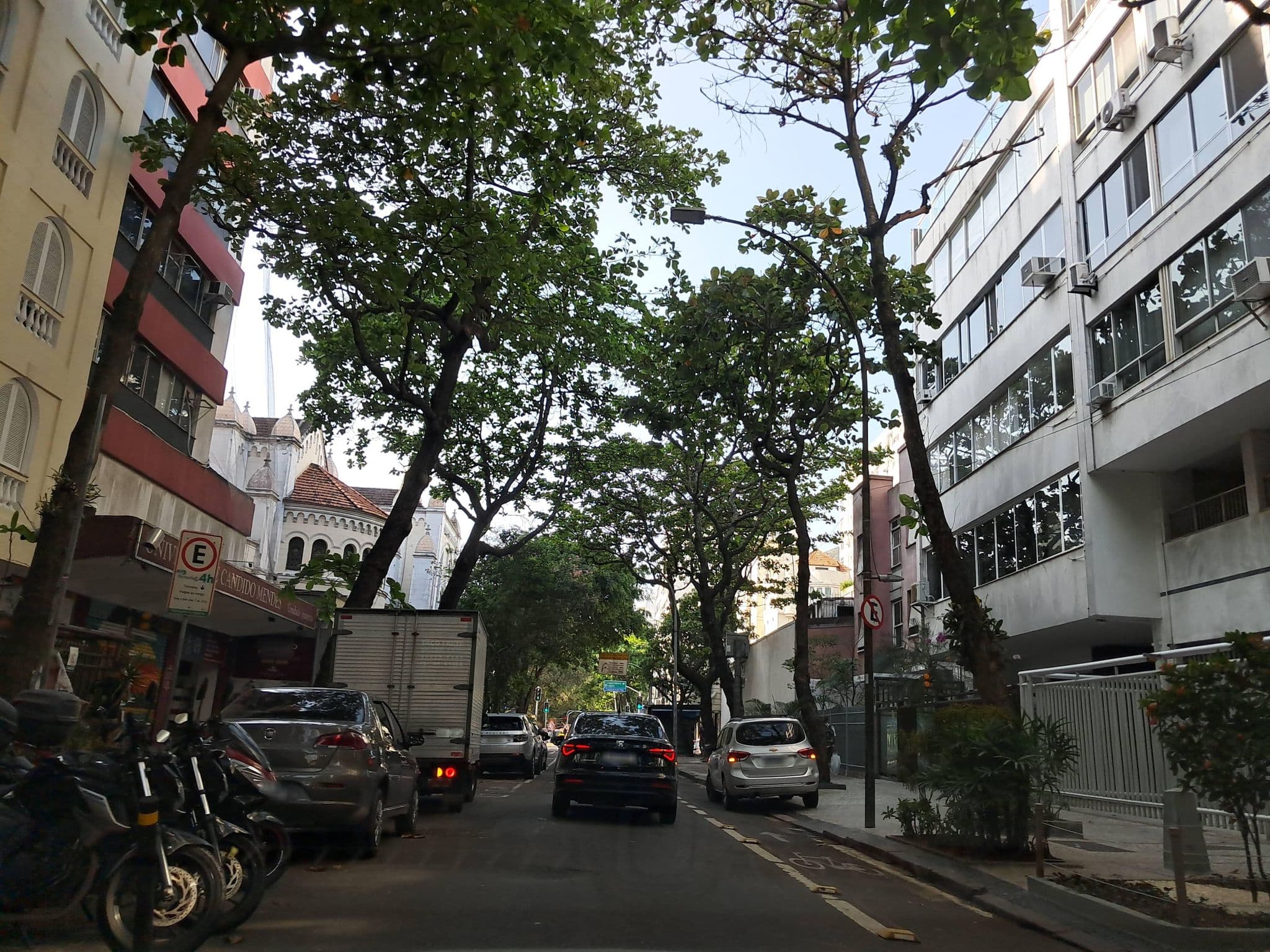 Street view near El Misti Ipanema, Ipanema — © enzostana (CC BY-SA · Mapillary)