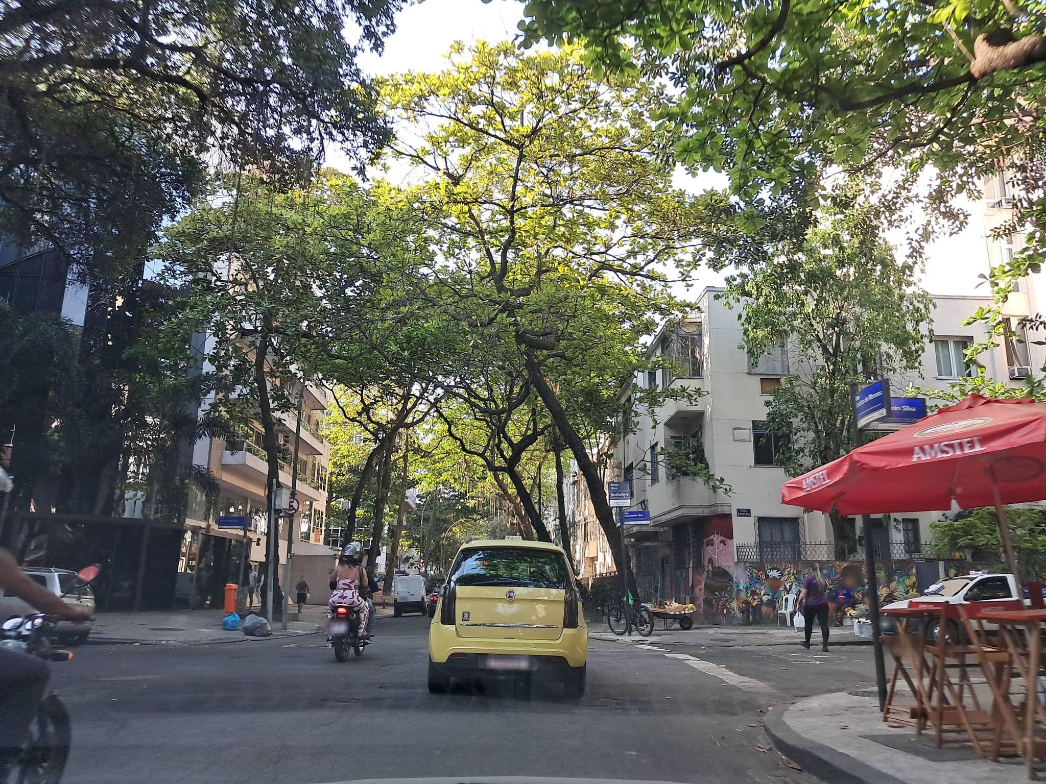 Street view near Adventure Hostel, Ipanema — © Malu25 (CC BY-SA · Mapillary)