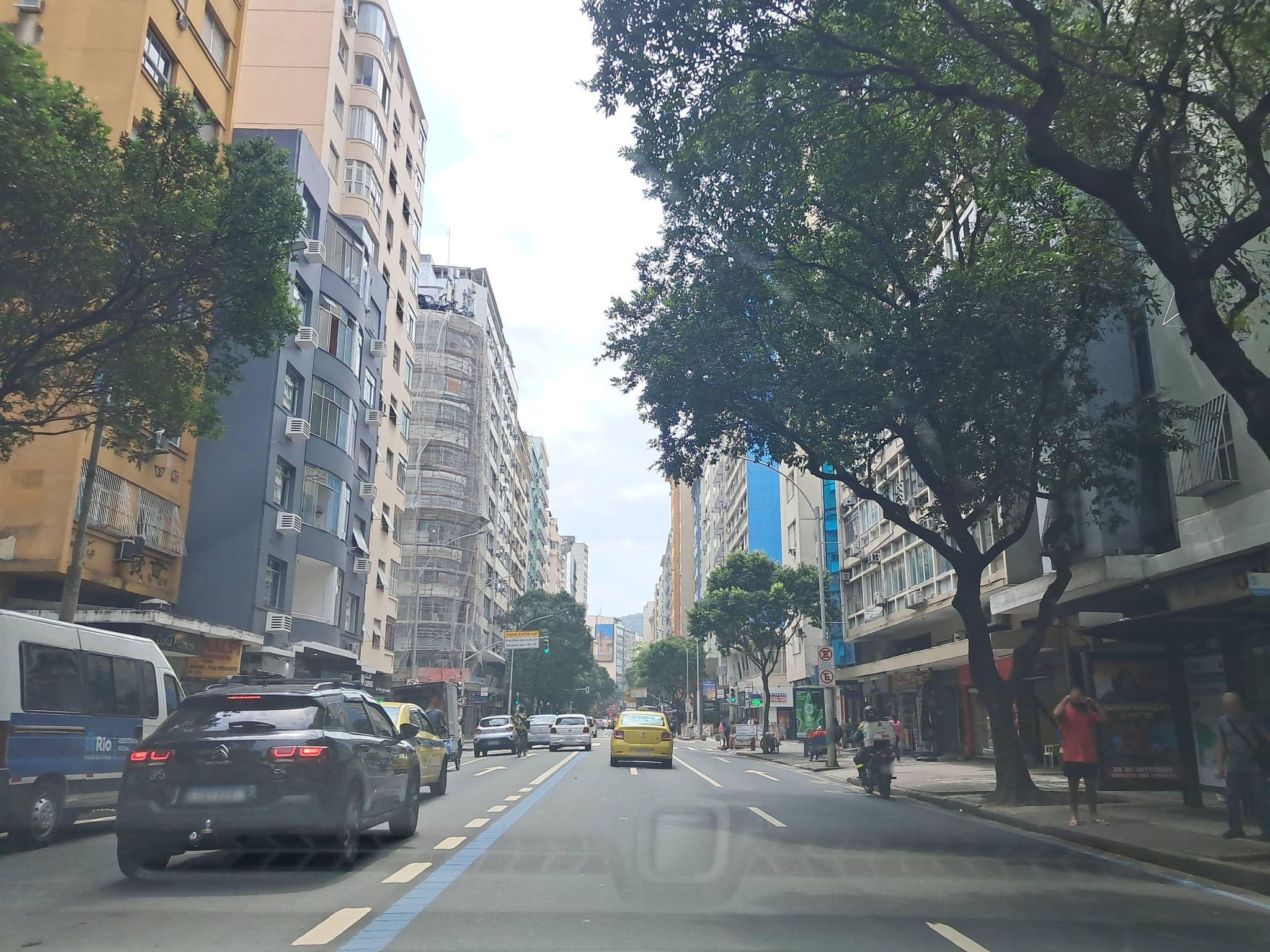 Street view near Solar Hostel, Copacabana — © enzostana (CC BY-SA · Mapillary)