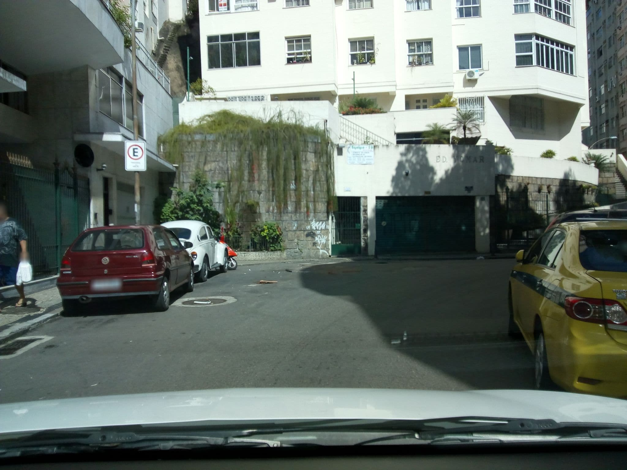 Street view near CopaLar Hostel, Copacabana — © marciosampaio (CC BY-SA · Mapillary)