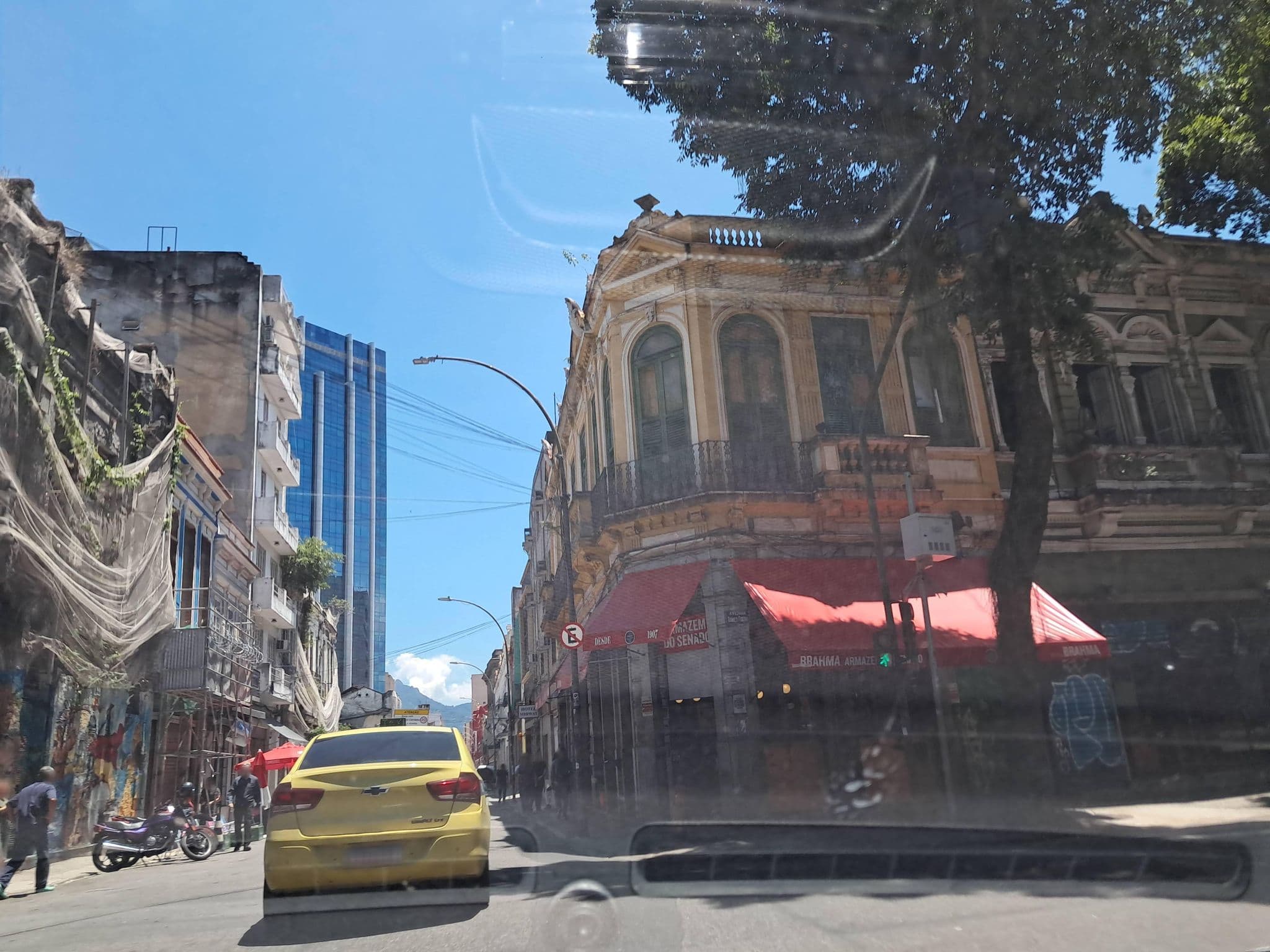 Street view near 115, Rio de Janeiro — © enzostana (CC BY-SA · Mapillary)