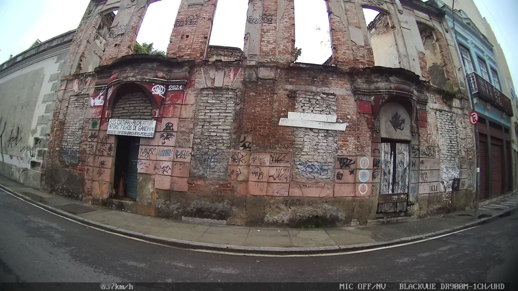Street view near Hotel Pompeu, Gamboa — © kaart_2 (CC BY-SA · Mapillary)
