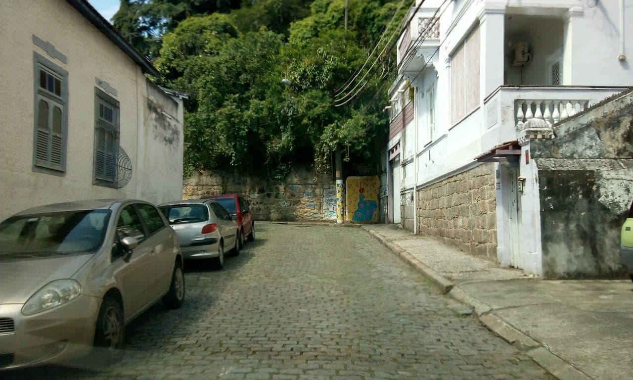 Street view near Arts & Crafts Guesthouse, Santa Teresa — © marciosampaio (CC BY-SA · Mapillary)