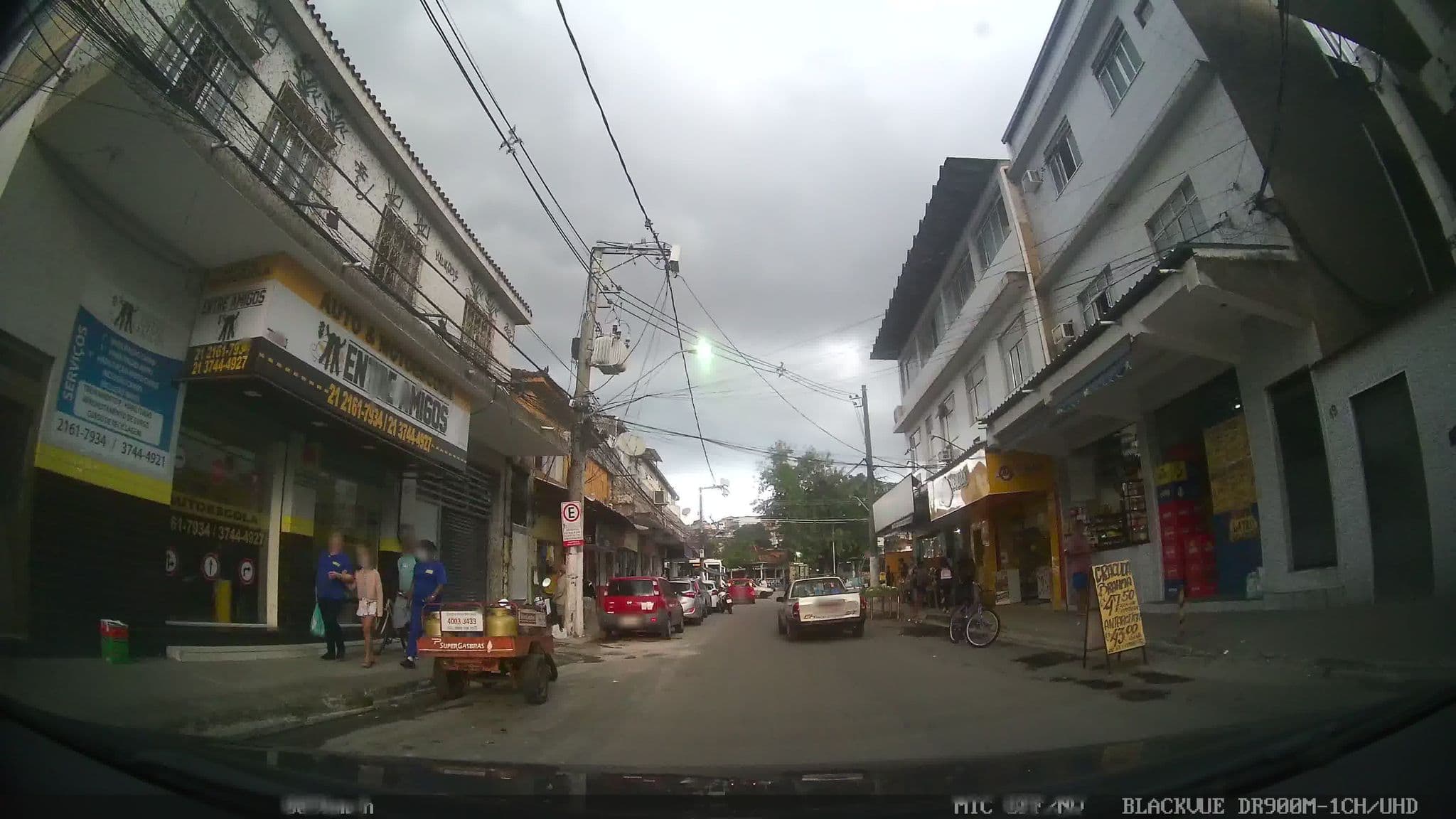Street view near Pensão Da Verinha, Duque de Caxias — © kaart_2 (CC BY-SA · Mapillary)