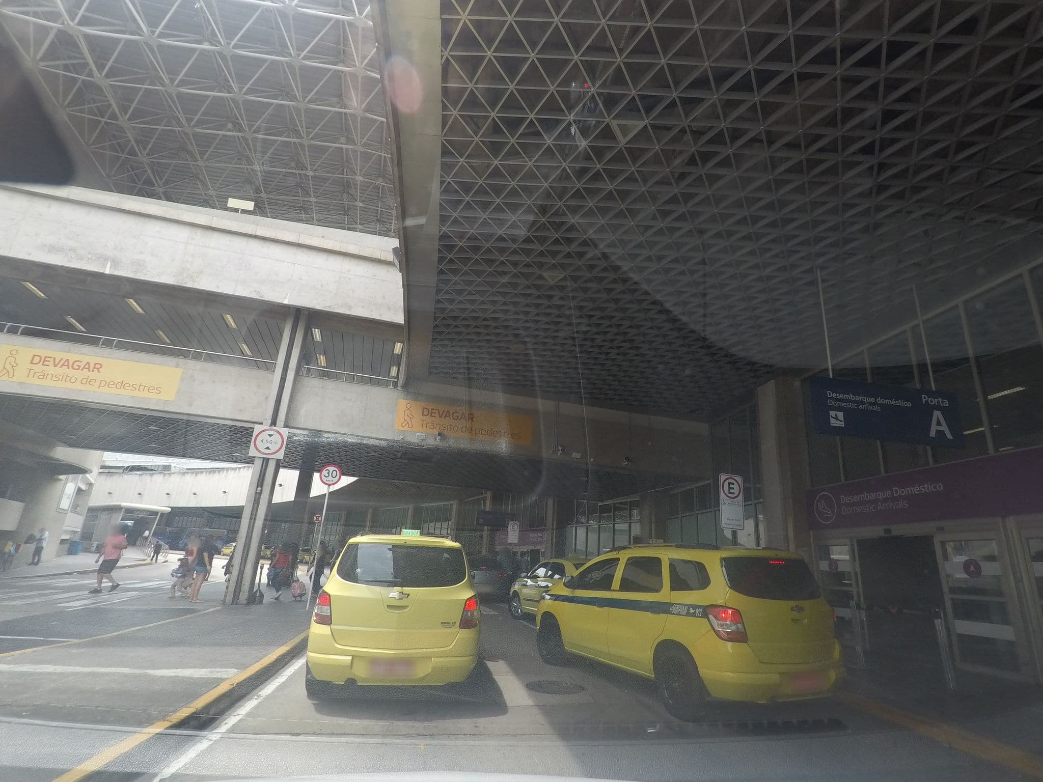 Street view near Hotel Pousada Galeão, Duque de Caxias — © thierryajeaniphone (CC BY-SA · Mapillary)
