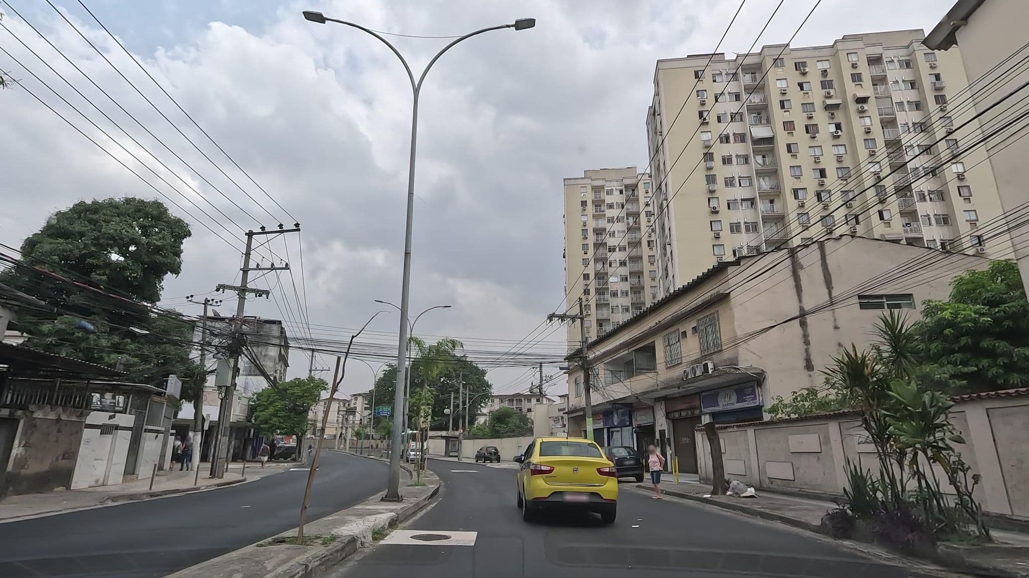 Street view near Windsor Barra, Duque de Caxias — © enzostana (CC BY-SA · Mapillary)