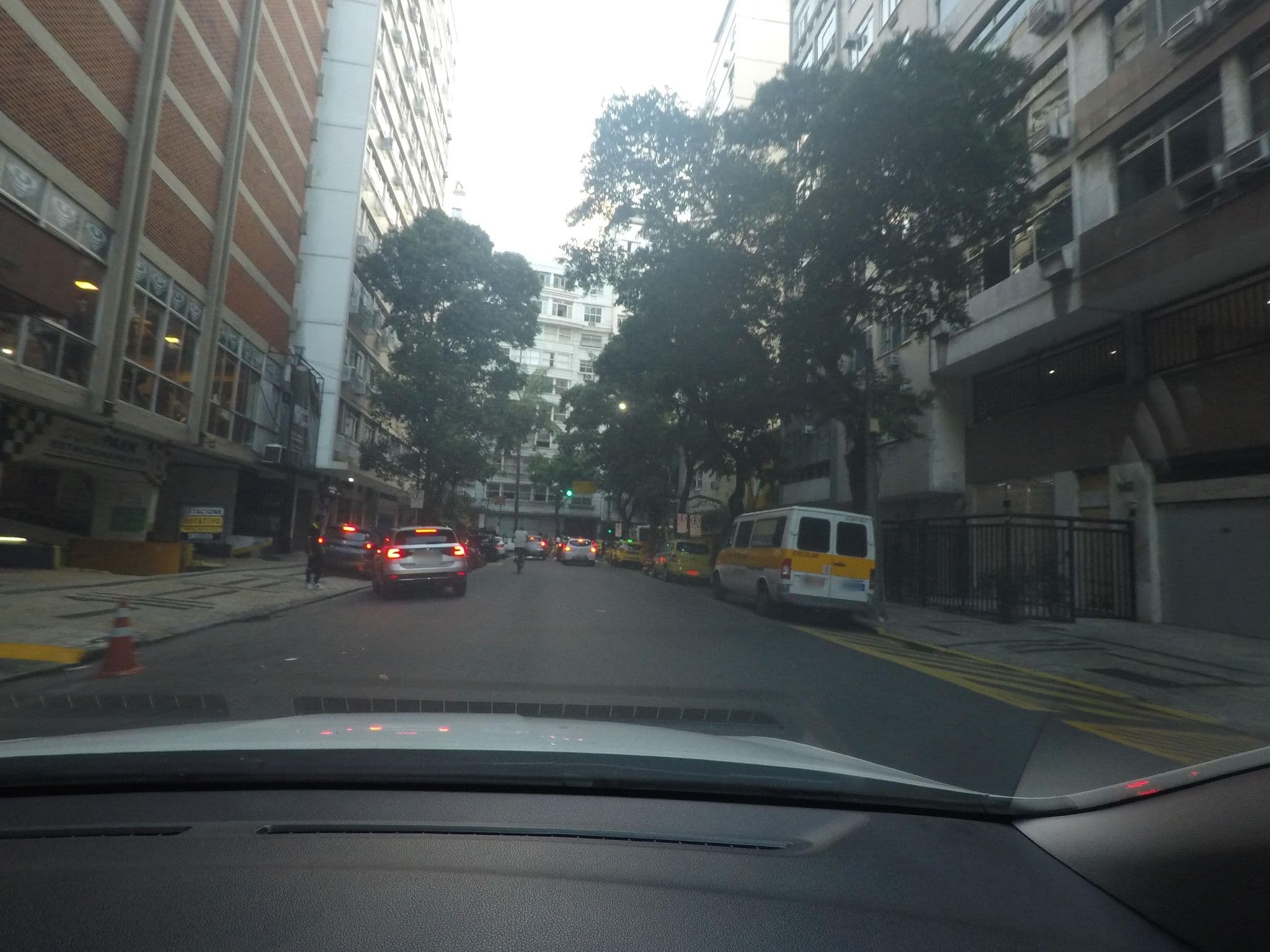 Street view near Restaurante Copacabana P. Hotel, Copacabana — © jaderbavaresco (CC BY-SA · Mapillary)