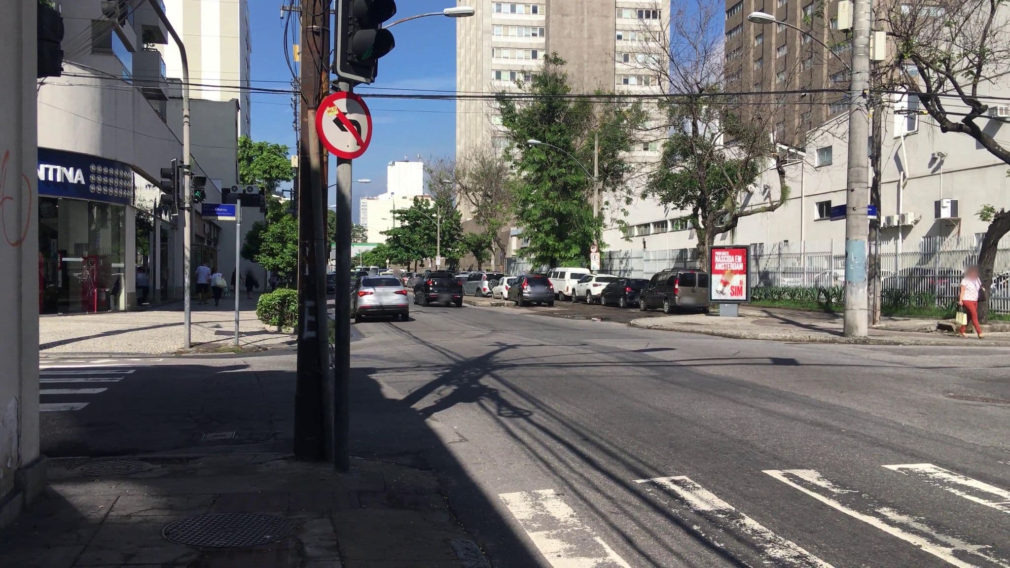 Street view near Aires & Pereira Hostur, Copacabana — © nighto (CC BY-SA · Mapillary)