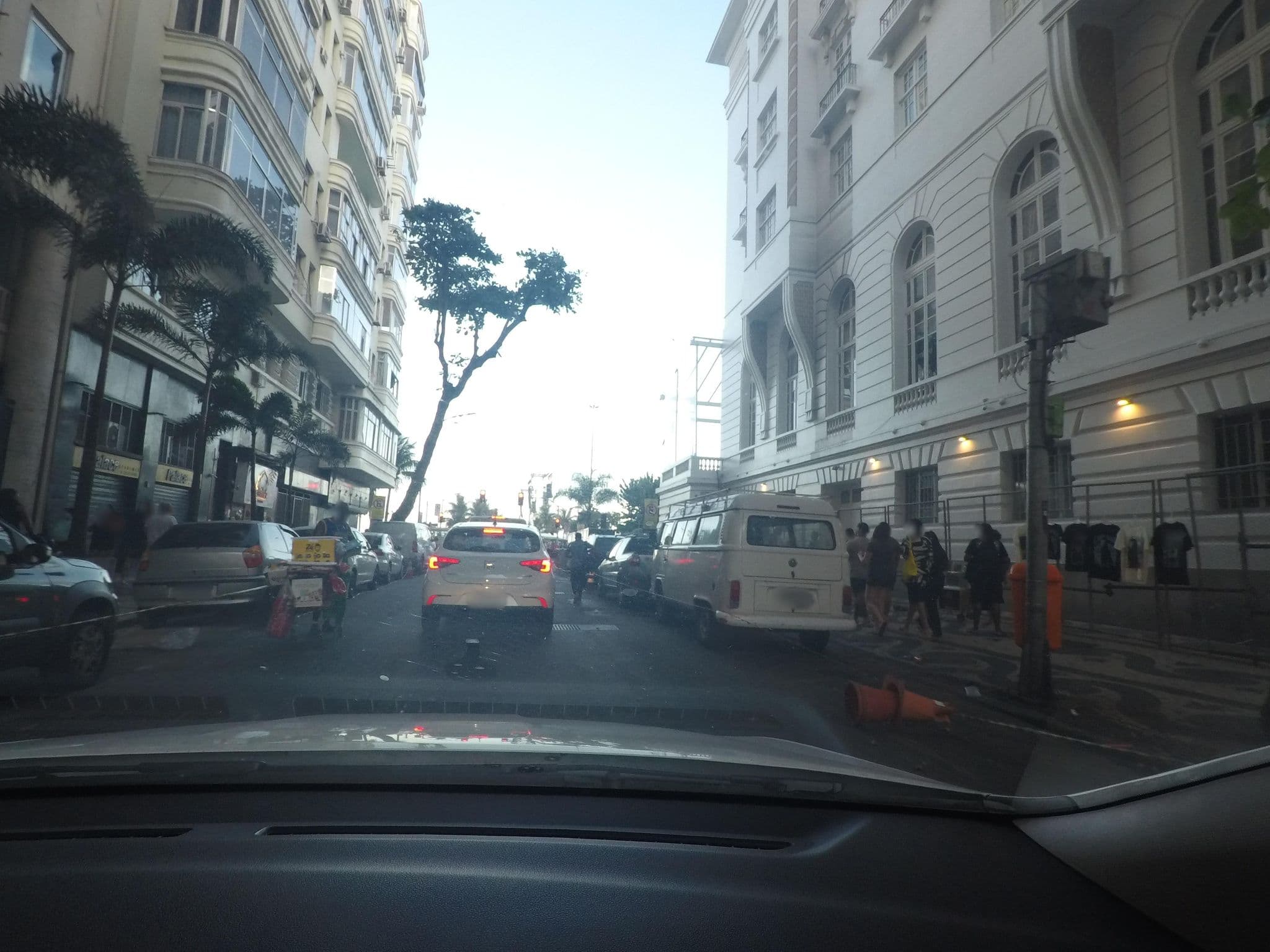 Street view near Hotel, Copacabana — © jaderbavaresco (CC BY-SA · Mapillary)